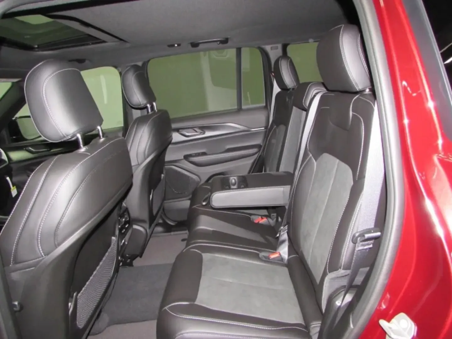 2025 /Global Black Jeep Grand Cherokee Altitude X (1C4RJHAG5S8) with an Other engine, Automatic transmission, located at 12830 Highway 21, De Soto, MO, 63020, (636) 337-7777, 38.153099, -90.573624 - Discover the perfect blend of adventure and family-friendly utility with the 2025 Jeep Grand Cherokee, now available at Pettus CDJR DeSoto! If you're in the market for a vehicle that can handle everything from daily commutes to weekend explorations, this pre-owned SUV is designed for those who crave - Photo#24