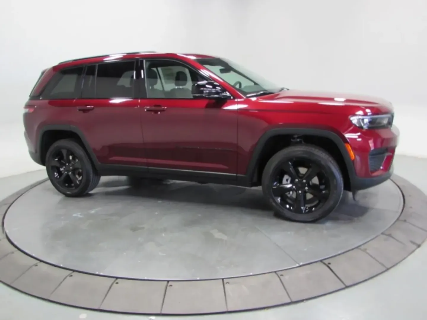 2025 /Global Black Jeep Grand Cherokee Altitude X (1C4RJHAG5S8) with an Other engine, Automatic transmission, located at 12830 Highway 21, De Soto, MO, 63020, (636) 337-7777, 38.153099, -90.573624 - Discover the perfect blend of adventure and family-friendly utility with the 2025 Jeep Grand Cherokee, now available at Pettus CDJR DeSoto! If you're in the market for a vehicle that can handle everything from daily commutes to weekend explorations, this pre-owned SUV is designed for those who crave - Photo#3