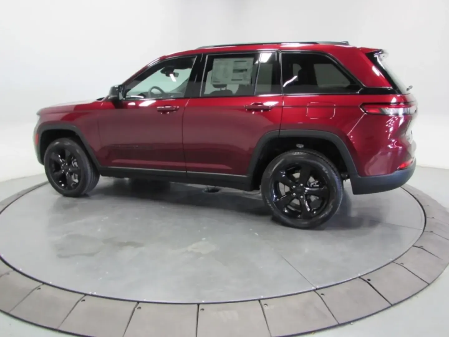 2025 /Global Black Jeep Grand Cherokee Altitude X (1C4RJHAG5S8) with an Other engine, Automatic transmission, located at 12830 Highway 21, De Soto, MO, 63020, (636) 337-7777, 38.153099, -90.573624 - Discover the perfect blend of adventure and family-friendly utility with the 2025 Jeep Grand Cherokee, now available at Pettus CDJR DeSoto! If you're in the market for a vehicle that can handle everything from daily commutes to weekend explorations, this pre-owned SUV is designed for those who crave - Photo#4