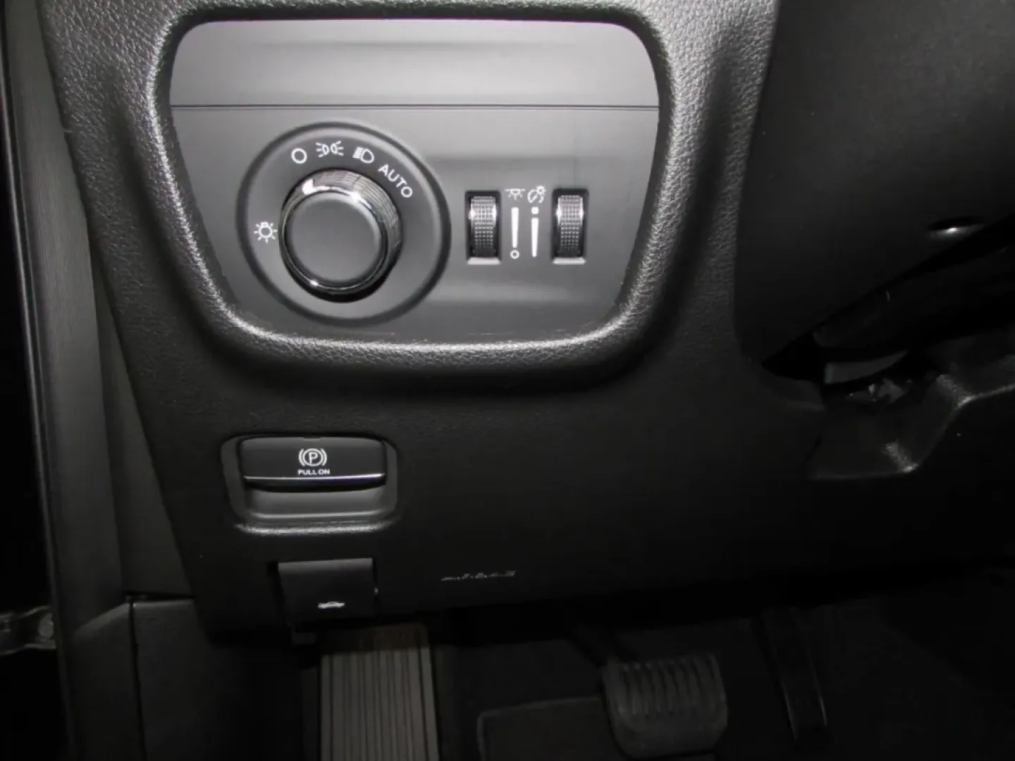 2025 /Global Black Jeep Grand Cherokee Altitude X (1C4RJKAG1S8) with an Other engine, Automatic transmission, located at 12830 Highway 21, De Soto, MO, 63020, (636) 337-7777, 38.153099, -90.573624 - **Discover Your Next Adventure with the 2025 Jeep Grand Cherokee at Pettus CDJR DeSoto!**<br /> <br /> Are you ready to elevate your lifestyle with an SUV that blends rugged capability with luxurious comfort? Whether you're conquering off-road trails, embarking on family road trips, or commuting thr - Photo#13