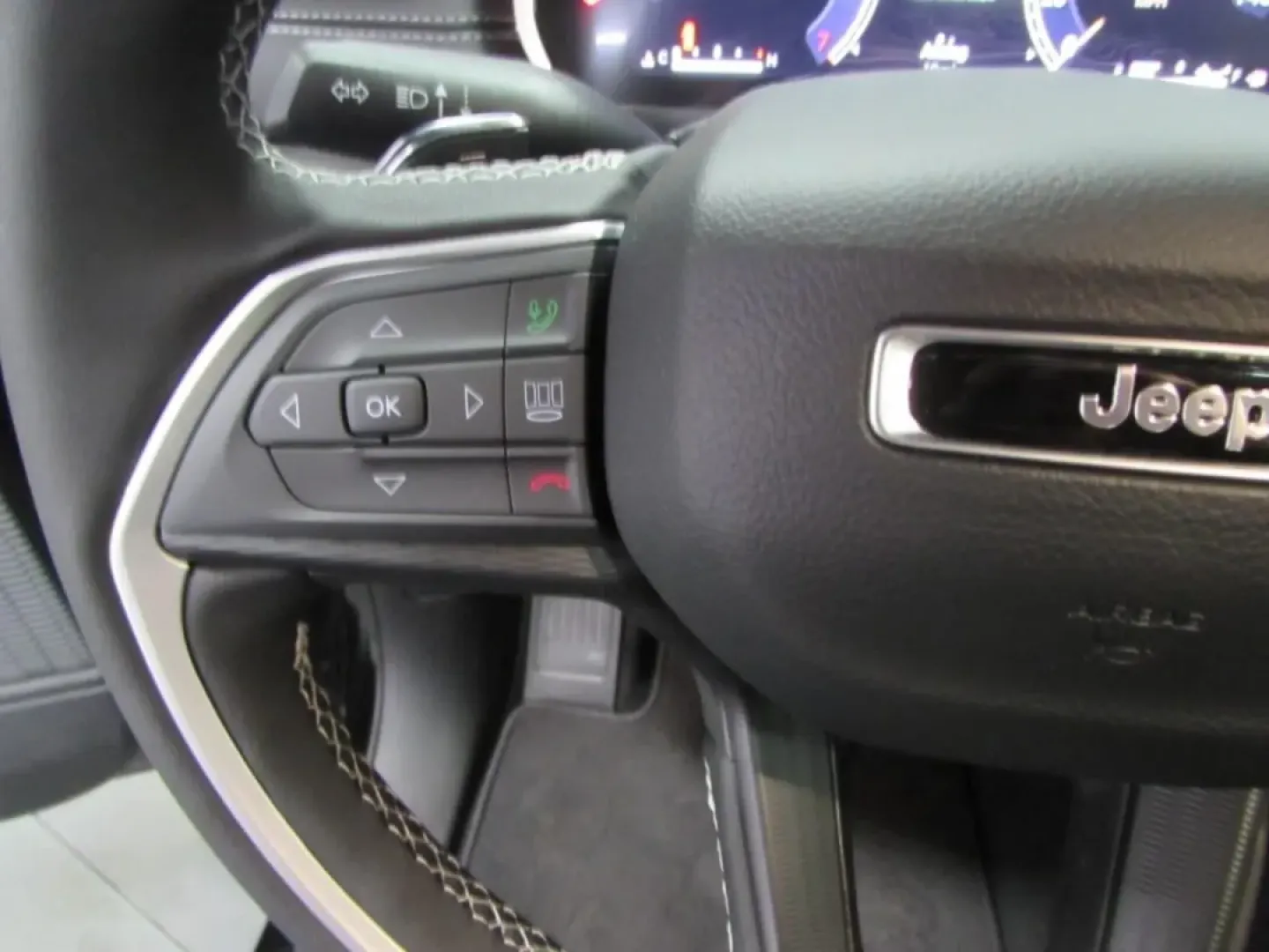 2025 /Global Black Jeep Grand Cherokee Altitude X (1C4RJKAG1S8) with an Other engine, Automatic transmission, located at 12830 Highway 21, De Soto, MO, 63020, (636) 337-7777, 38.153099, -90.573624 - **Discover Your Next Adventure with the 2025 Jeep Grand Cherokee at Pettus CDJR DeSoto!**<br /> <br /> Are you ready to elevate your lifestyle with an SUV that blends rugged capability with luxurious comfort? Whether you're conquering off-road trails, embarking on family road trips, or commuting thr - Photo#15