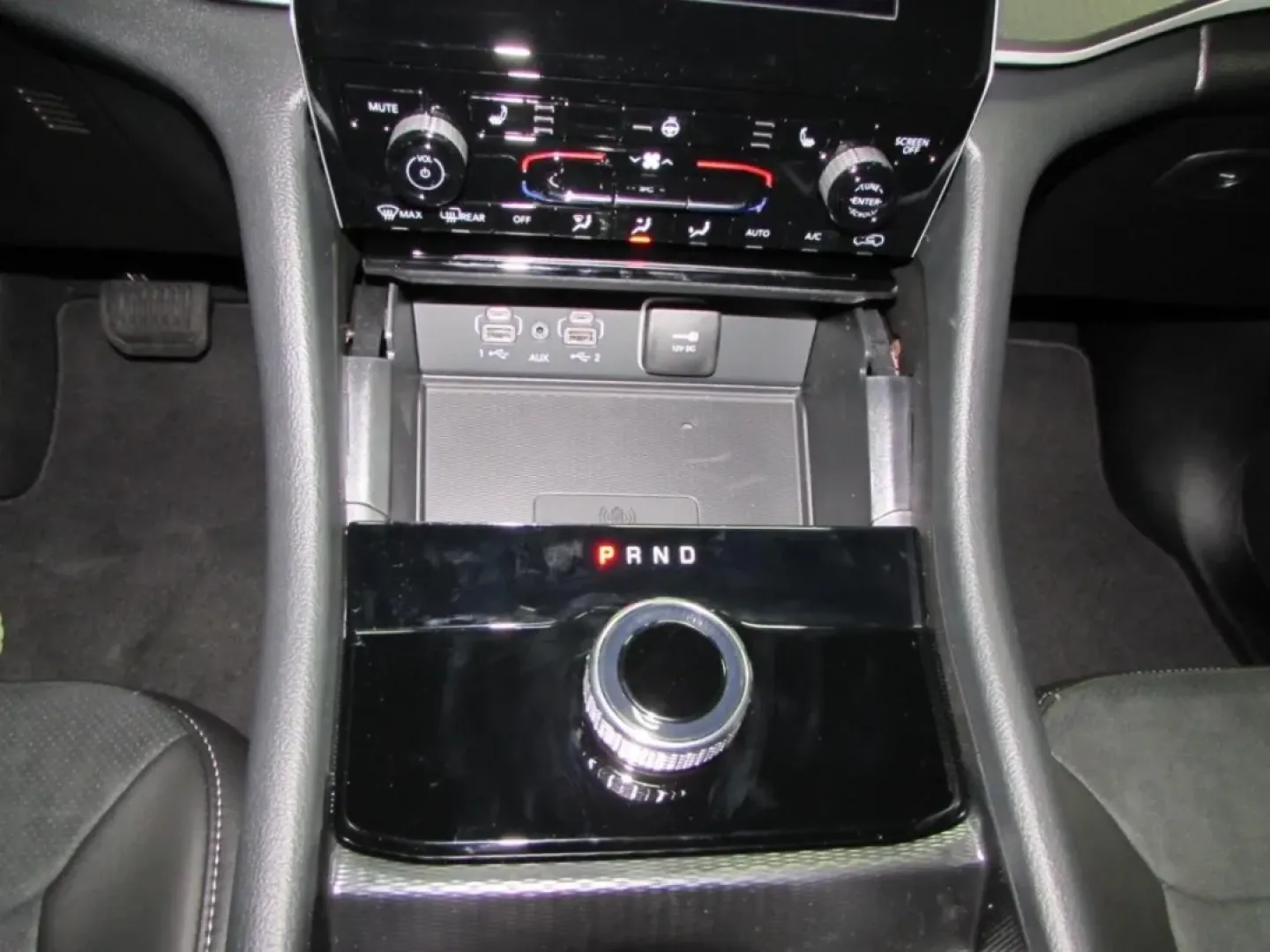 2025 /Global Black Jeep Grand Cherokee Altitude X (1C4RJKAG1S8) with an Other engine, Automatic transmission, located at 12830 Highway 21, De Soto, MO, 63020, (636) 337-7777, 38.153099, -90.573624 - **Discover Your Next Adventure with the 2025 Jeep Grand Cherokee at Pettus CDJR DeSoto!**<br /> <br /> Are you ready to elevate your lifestyle with an SUV that blends rugged capability with luxurious comfort? Whether you're conquering off-road trails, embarking on family road trips, or commuting thr - Photo#20