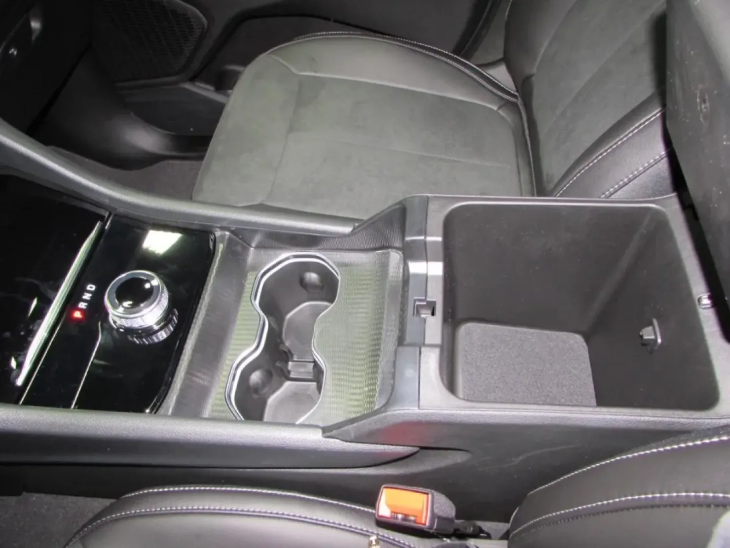 2025 /Global Black Jeep Grand Cherokee Altitude X (1C4RJKAG1S8) with an Other engine, Automatic transmission, located at 12830 Highway 21, De Soto, MO, 63020, (636) 337-7777, 38.153099, -90.573624 - **Discover Your Next Adventure with the 2025 Jeep Grand Cherokee at Pettus CDJR DeSoto!**<br /> <br /> Are you ready to elevate your lifestyle with an SUV that blends rugged capability with luxurious comfort? Whether you're conquering off-road trails, embarking on family road trips, or commuting thr - Photo#21