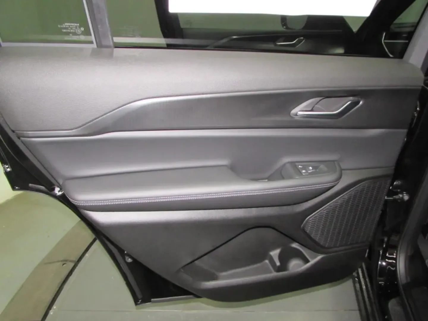 2025 /Global Black Jeep Grand Cherokee Altitude X (1C4RJKAG1S8) with an Other engine, Automatic transmission, located at 12830 Highway 21, De Soto, MO, 63020, (636) 337-7777, 38.153099, -90.573624 - **Discover Your Next Adventure with the 2025 Jeep Grand Cherokee at Pettus CDJR DeSoto!**<br /> <br /> Are you ready to elevate your lifestyle with an SUV that blends rugged capability with luxurious comfort? Whether you're conquering off-road trails, embarking on family road trips, or commuting thr - Photo#23