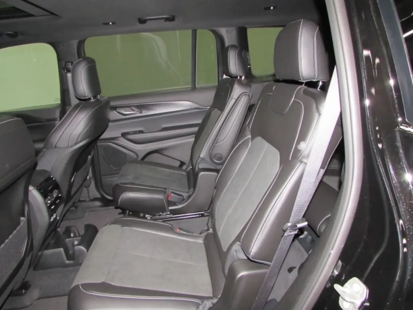 2025 /Global Black Jeep Grand Cherokee Altitude X (1C4RJKAG1S8) with an Other engine, Automatic transmission, located at 12830 Highway 21, De Soto, MO, 63020, (636) 337-7777, 38.153099, -90.573624 - **Discover Your Next Adventure with the 2025 Jeep Grand Cherokee at Pettus CDJR DeSoto!**<br /> <br /> Are you ready to elevate your lifestyle with an SUV that blends rugged capability with luxurious comfort? Whether you're conquering off-road trails, embarking on family road trips, or commuting thr - Photo#24