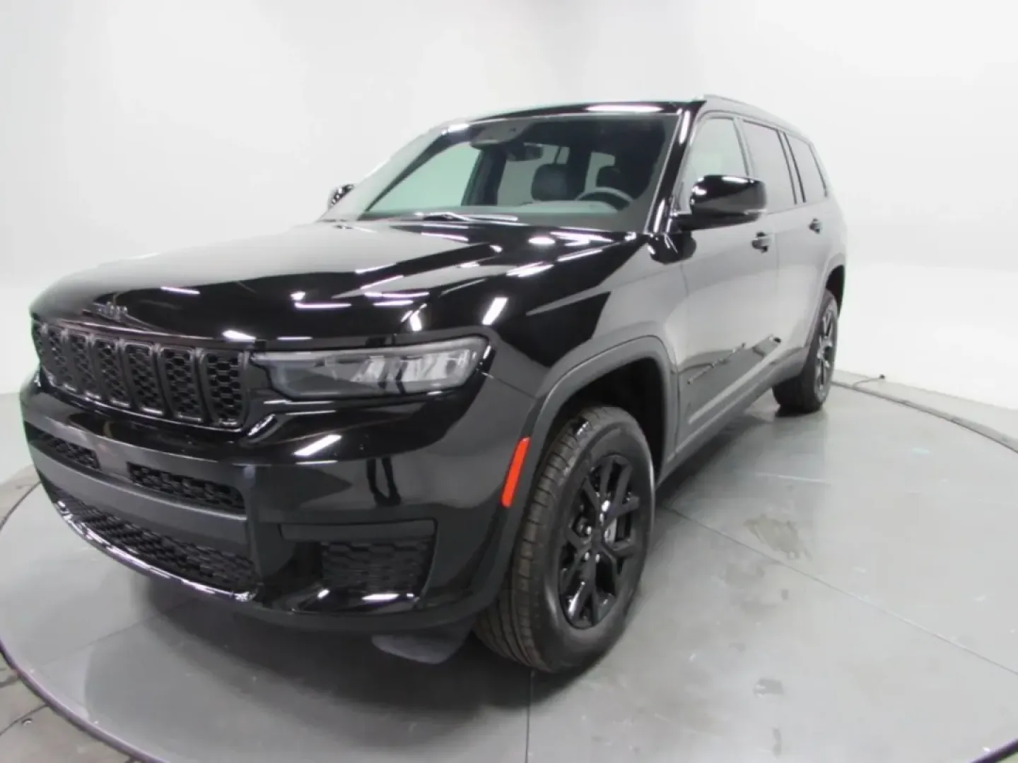 2025 /Global Black Jeep Grand Cherokee Altitude X (1C4RJKAG1S8) with an Other engine, Automatic transmission, located at 12830 Highway 21, De Soto, MO, 63020, (636) 337-7777, 38.153099, -90.573624 - **Discover Your Next Adventure with the 2025 Jeep Grand Cherokee at Pettus CDJR DeSoto!**<br /> <br /> Are you ready to elevate your lifestyle with an SUV that blends rugged capability with luxurious comfort? Whether you're conquering off-road trails, embarking on family road trips, or commuting thr - Photo#2