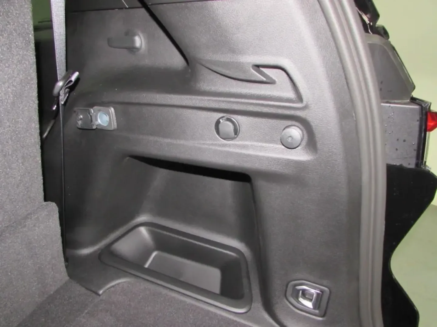 2025 /Global Black Jeep Grand Cherokee Altitude X (1C4RJKAG1S8) with an Other engine, Automatic transmission, located at 12830 Highway 21, De Soto, MO, 63020, (636) 337-7777, 38.153099, -90.573624 - **Discover Your Next Adventure with the 2025 Jeep Grand Cherokee at Pettus CDJR DeSoto!**<br /> <br /> Are you ready to elevate your lifestyle with an SUV that blends rugged capability with luxurious comfort? Whether you're conquering off-road trails, embarking on family road trips, or commuting thr - Photo#29