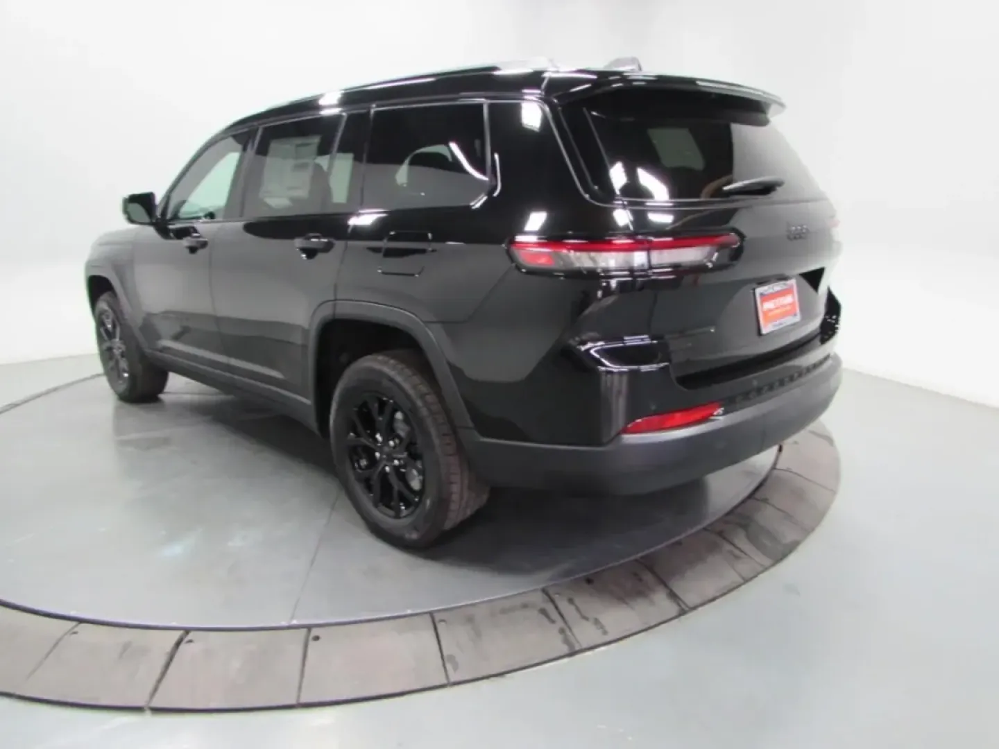 2025 /Global Black Jeep Grand Cherokee Altitude X (1C4RJKAG1S8) with an Other engine, Automatic transmission, located at 12830 Highway 21, De Soto, MO, 63020, (636) 337-7777, 38.153099, -90.573624 - **Discover Your Next Adventure with the 2025 Jeep Grand Cherokee at Pettus CDJR DeSoto!**<br /> <br /> Are you ready to elevate your lifestyle with an SUV that blends rugged capability with luxurious comfort? Whether you're conquering off-road trails, embarking on family road trips, or commuting thr - Photo#5