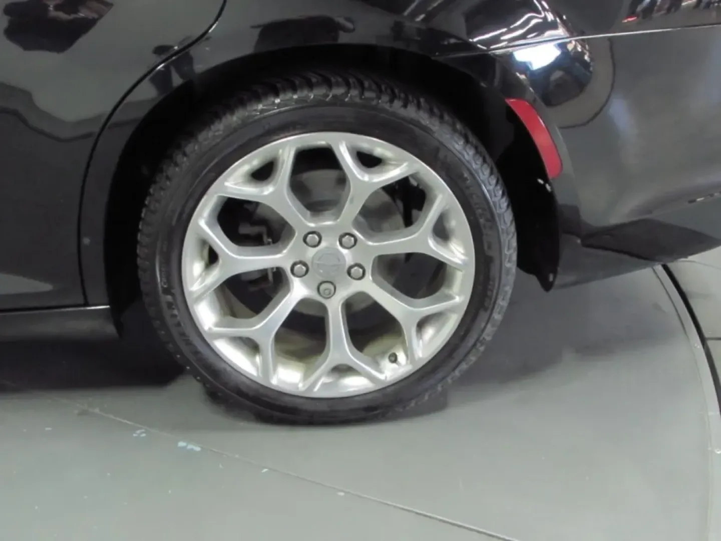 2018 /Black Chrysler 300 C (2C3CCAPT8JH) with an Other engine, Automatic transmission, located at 12830 Highway 21, De Soto, MO, 63020, (636) 337-7777, 38.153099, -90.573624 - Looking for a spacious and luxurious sedan that perfectly balances comfort and performance? The 2018 Chrysler 300C is the ideal choice for those who appreciate the finer things in life while still needing a reliable vehicle for daily commutes or weekend getaways. With its powerful 5.7L engine and re - Photo#9