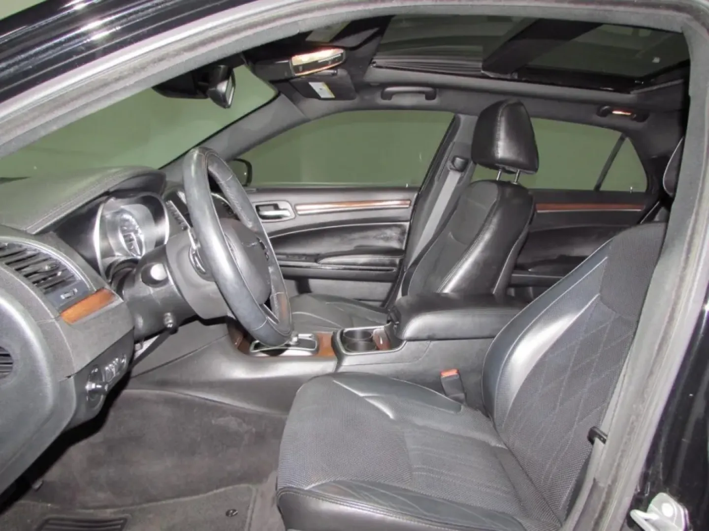 2018 /Black Chrysler 300 C (2C3CCAPT8JH) with an Other engine, Automatic transmission, located at 12830 Highway 21, De Soto, MO, 63020, (636) 337-7777, 38.153099, -90.573624 - Looking for a spacious and luxurious sedan that perfectly balances comfort and performance? The 2018 Chrysler 300C is the ideal choice for those who appreciate the finer things in life while still needing a reliable vehicle for daily commutes or weekend getaways. With its powerful 5.7L engine and re - Photo#11