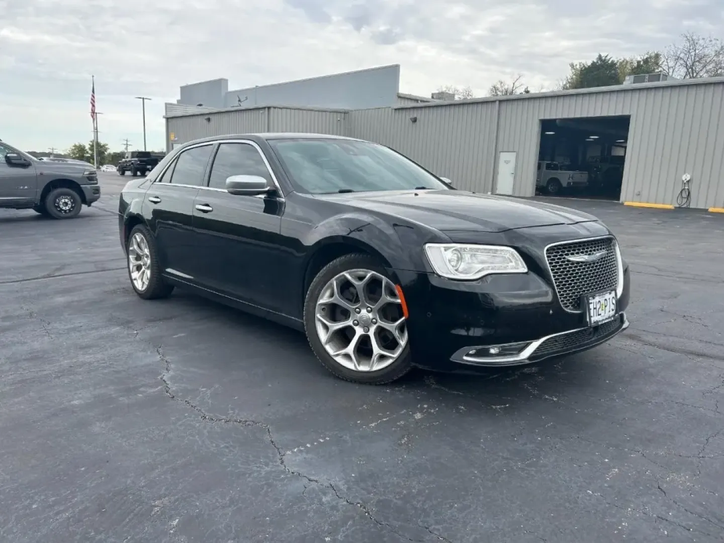 2018 /Black Chrysler 300 C (2C3CCAPT8JH) with an Other engine, Automatic transmission, located at 12830 Highway 21, De Soto, MO, 63020, (636) 337-7777, 38.153099, -90.573624 - Looking for a spacious and luxurious sedan that perfectly balances comfort and performance? The 2018 Chrysler 300C is the ideal choice for those who appreciate the finer things in life while still needing a reliable vehicle for daily commutes or weekend getaways. With its powerful 5.7L engine and re - Photo#26