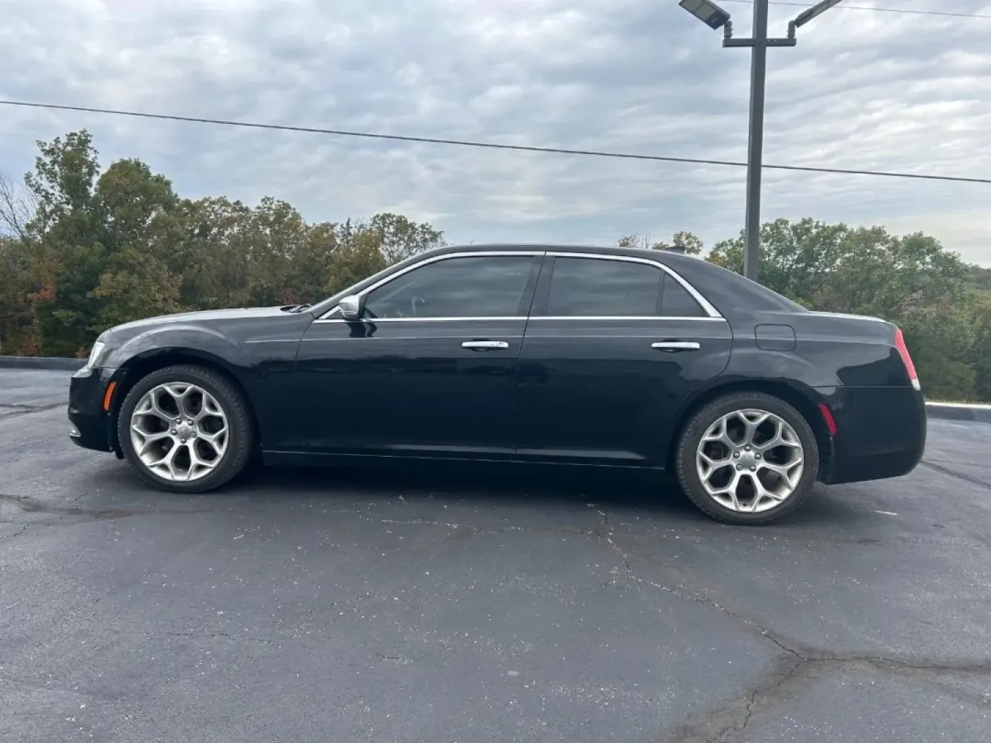 2018 /Black Chrysler 300 C (2C3CCAPT8JH) with an Other engine, Automatic transmission, located at 12830 Highway 21, De Soto, MO, 63020, (636) 337-7777, 38.153099, -90.573624 - Looking for a spacious and luxurious sedan that perfectly balances comfort and performance? The 2018 Chrysler 300C is the ideal choice for those who appreciate the finer things in life while still needing a reliable vehicle for daily commutes or weekend getaways. With its powerful 5.7L engine and re - Photo#27
