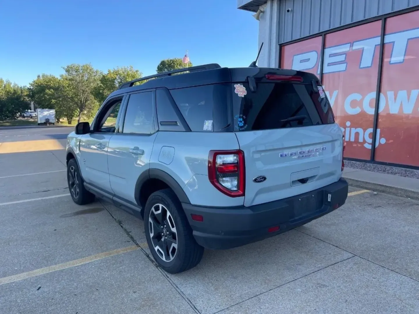 2021 Ford Bronco Sport Outer Banks (3FMCR9C64MR) with an 1.5L Turbocharged engine, Automatic transmission, located at 970 Woodlawn Dr., Farmington, MO, 63640, (573) 431-7800, 37.825642, -90.468674 - ### Discover Your Next Adventure with the 2021 Ford Bronco Sport Outer Banks at Pettus CDJR Farmington!<br /> <br /> Are you ready to elevate your weekend adventures or daily commutes? Look no further than this stunning 2021 Ford Bronco Sport Outer Banks, now available at Pettus CDJR Farmington! Wit - Photo#3