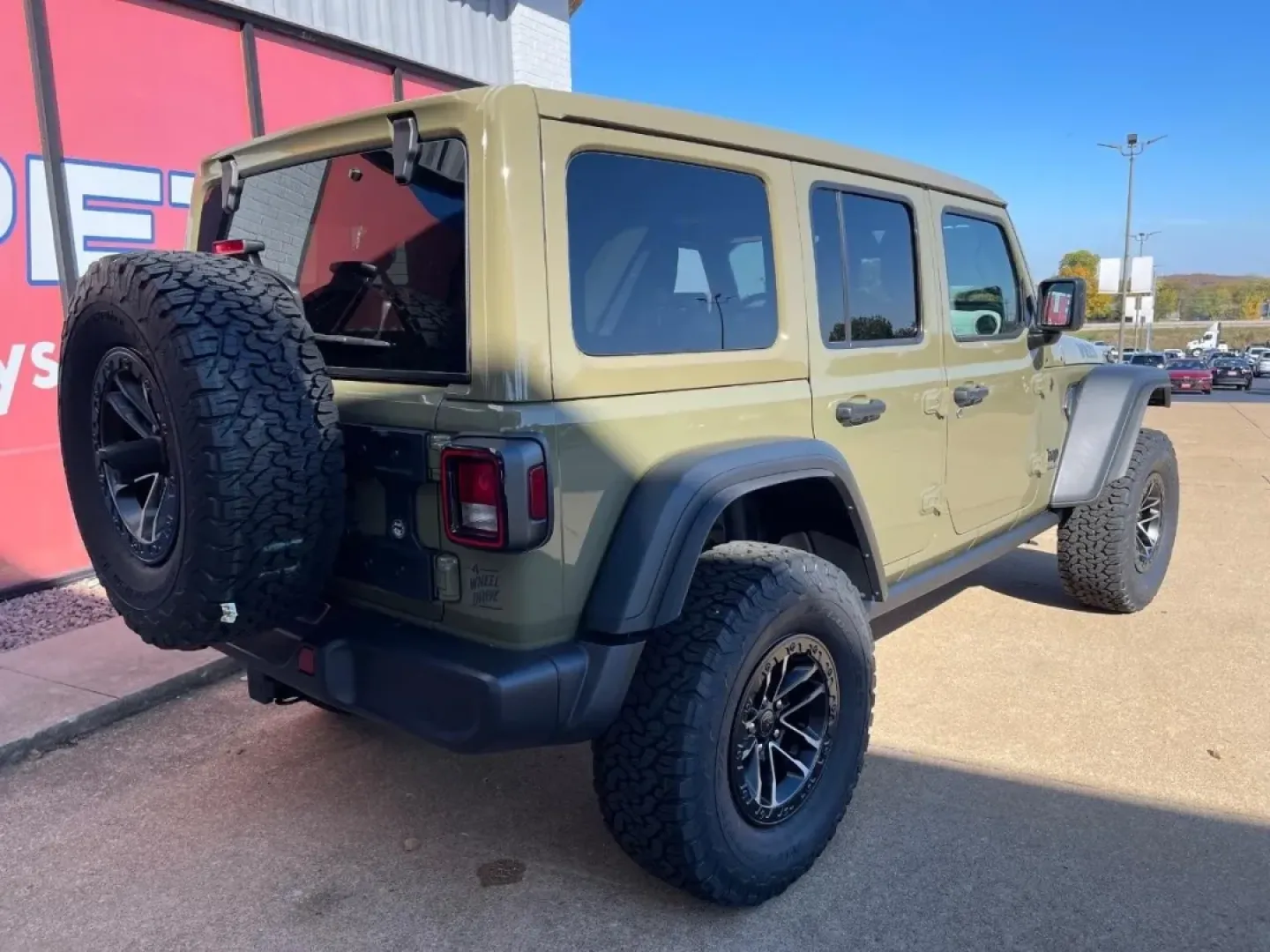 2026 Jeep Wrangler Willys (1C4RJXDG6TW) with an 3.6L V6 engine, located at 970 Woodlawn Dr., Farmington, MO, 63640, (573) 431-7800, 37.825642, -90.468674 - **Adventure Awaits with the 2026 Jeep Wrangler Willys Perfect for Weekend Explorations!**<br /> <br /> Are you ready to take your weekend getaways to the next level? Look no further than the 2026 Jeep Wrangler Willys, the quintessential off-road vehicle that promises to elevate your adventures. Wit - Photo#4