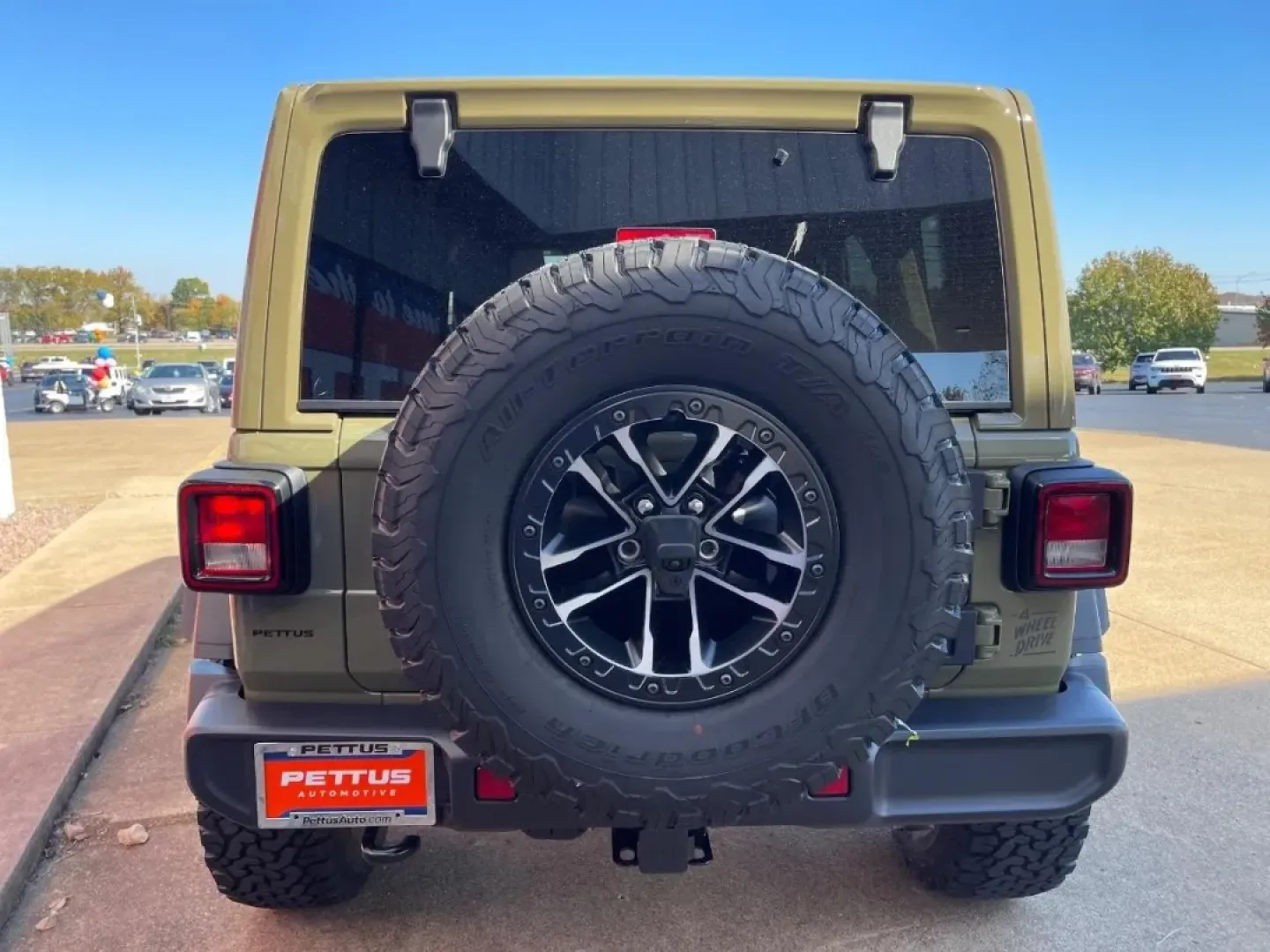 2026 Jeep Wrangler Willys (1C4RJXDG6TW) with an 3.6L V6 engine, located at 970 Woodlawn Dr., Farmington, MO, 63640, (573) 431-7800, 37.825642, -90.468674 - **Adventure Awaits with the 2026 Jeep Wrangler Willys Perfect for Weekend Explorations!**<br /> <br /> Are you ready to take your weekend getaways to the next level? Look no further than the 2026 Jeep Wrangler Willys, the quintessential off-road vehicle that promises to elevate your adventures. Wit - Photo#6