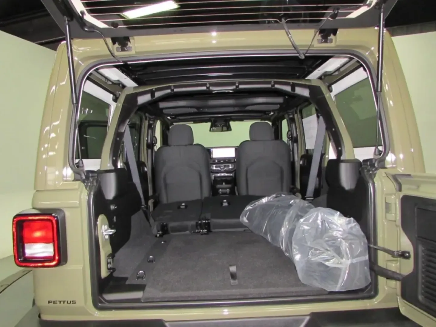 2026 /Black Jeep Wrangler Sport S (1C4PJXDG3TW) with an Other engine, located at 12830 Highway 21, De Soto, MO, 63020, (636) 337-7777, 38.153099, -90.573624 - **Explore Adventure with the 2026 Jeep Wrangler at Pettus CDJR DeSoto!**<br /> <br /> Are you ready to embark on your next adventure? Whether you're navigating city streets or tackling rugged trails, the 2026 Jeep Wrangler is the perfect companion for those who crave exploration and excitement. With - Photo#30