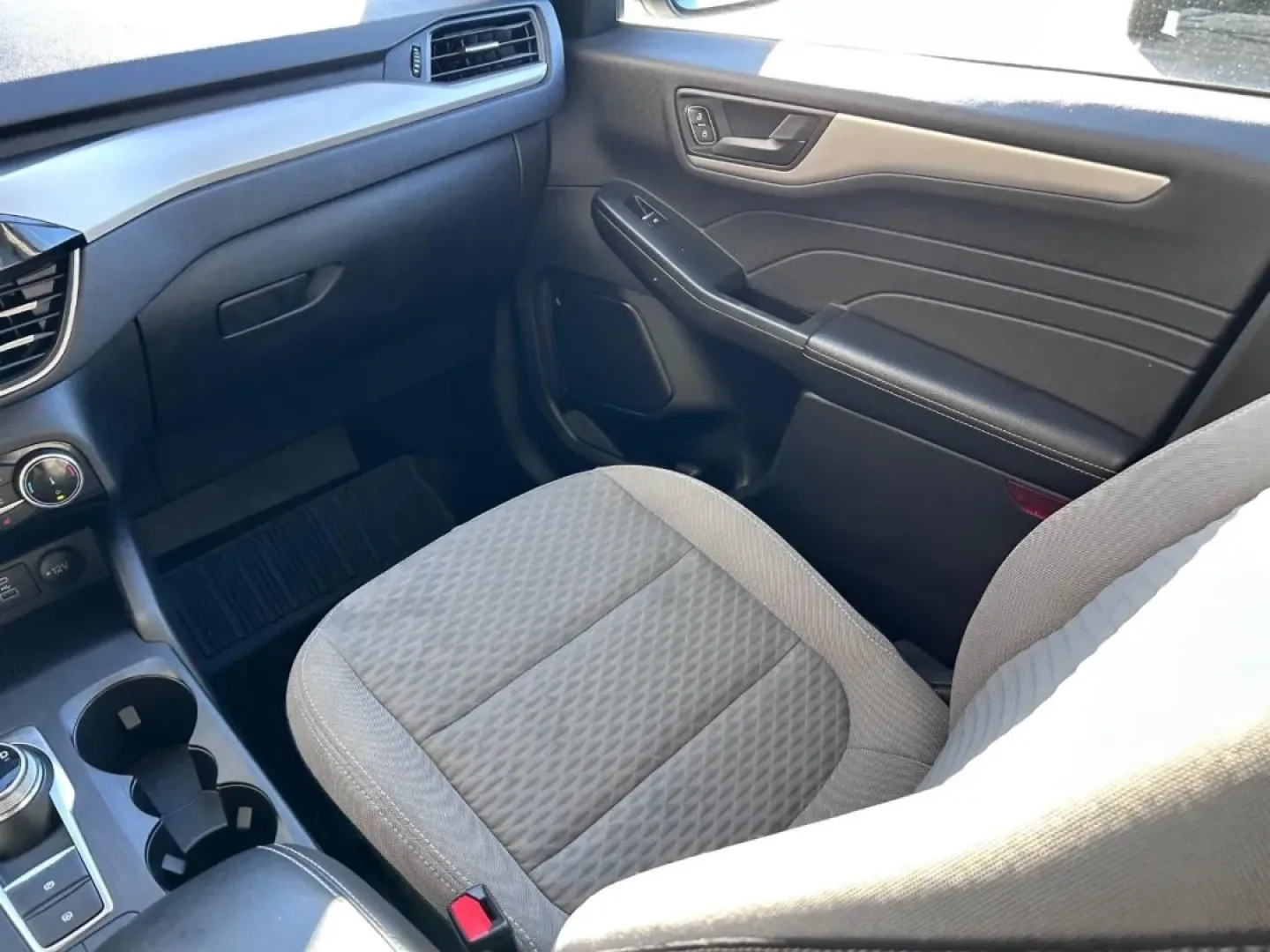 2022 /Dark Earth Gray Cloth Ford Escape SE (1FMCU9G63NU) with an 1.5L EcoBoost engine, Automatic transmission, located at 141 Commercial Dr, Fredericktown, MO, 63645, (573) 783-6432, 37.570087, -90.320648 - ### Discover Your Next Adventure with the 2022 Ford Escape SE at Pettus Ford Fredericktown!<br /> <br /> Are you searching for an SUV that seamlessly blends style, comfort, and performance? Look no further than the 2022 Ford Escape SE, now available at Pettus Ford Fredericktown. This versatile vehic - Photo#16