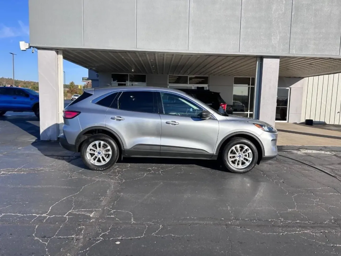 2022 /Dark Earth Gray Cloth Ford Escape SE (1FMCU9G63NU) with an 1.5L EcoBoost engine, Automatic transmission, located at 141 Commercial Dr, Fredericktown, MO, 63645, (573) 783-6432, 37.570087, -90.320648 - ### Discover Your Next Adventure with the 2022 Ford Escape SE at Pettus Ford Fredericktown!<br /> <br /> Are you searching for an SUV that seamlessly blends style, comfort, and performance? Look no further than the 2022 Ford Escape SE, now available at Pettus Ford Fredericktown. This versatile vehic - Photo#1
