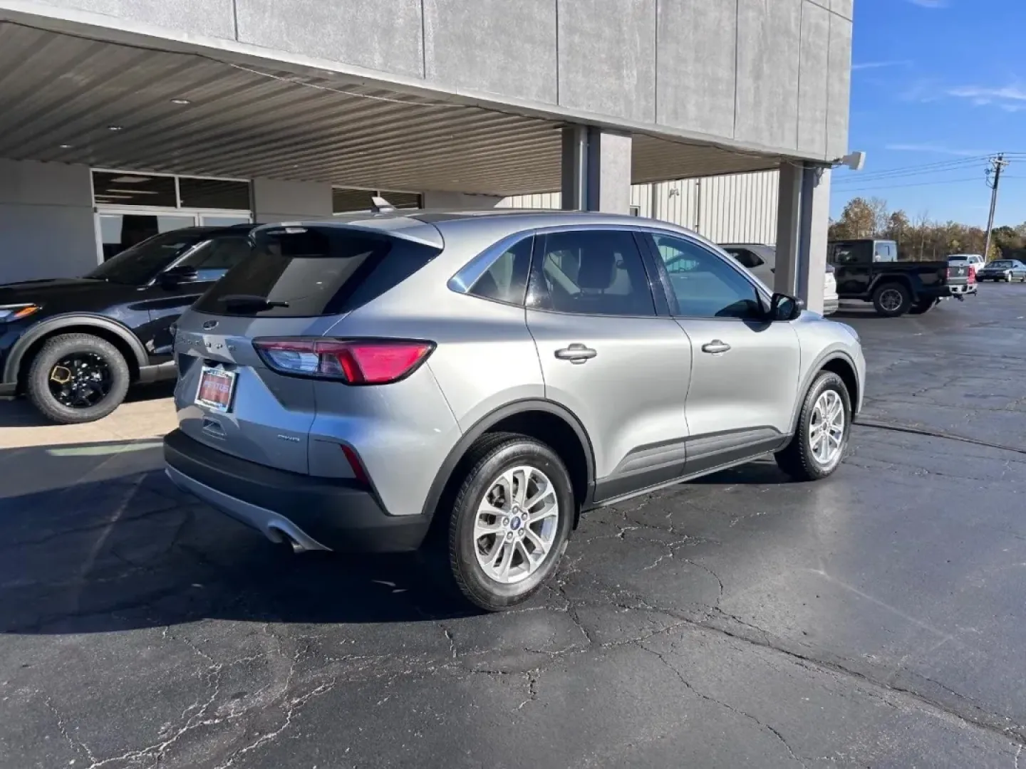 2022 /Dark Earth Gray Cloth Ford Escape SE (1FMCU9G63NU) with an 1.5L EcoBoost engine, Automatic transmission, located at 141 Commercial Dr, Fredericktown, MO, 63645, (573) 783-6432, 37.570087, -90.320648 - ### Discover Your Next Adventure with the 2022 Ford Escape SE at Pettus Ford Fredericktown!<br /> <br /> Are you searching for an SUV that seamlessly blends style, comfort, and performance? Look no further than the 2022 Ford Escape SE, now available at Pettus Ford Fredericktown. This versatile vehic - Photo#2