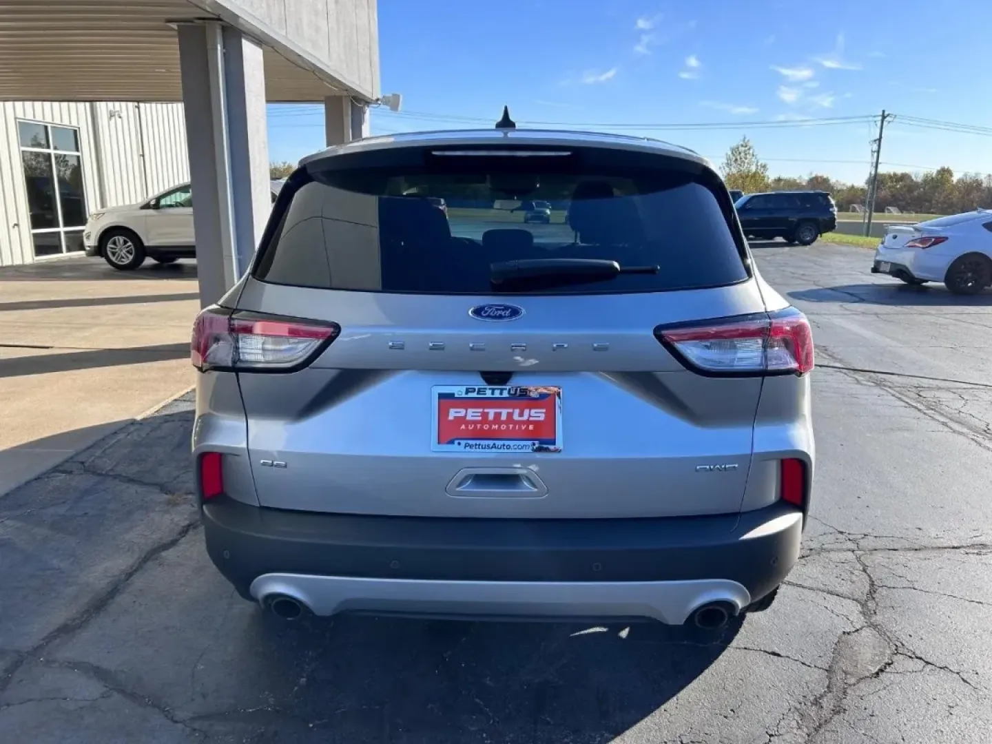 2022 /Dark Earth Gray Cloth Ford Escape SE (1FMCU9G63NU) with an 1.5L EcoBoost engine, Automatic transmission, located at 141 Commercial Dr, Fredericktown, MO, 63645, (573) 783-6432, 37.570087, -90.320648 - ### Discover Your Next Adventure with the 2022 Ford Escape SE at Pettus Ford Fredericktown!<br /> <br /> Are you searching for an SUV that seamlessly blends style, comfort, and performance? Look no further than the 2022 Ford Escape SE, now available at Pettus Ford Fredericktown. This versatile vehic - Photo#3
