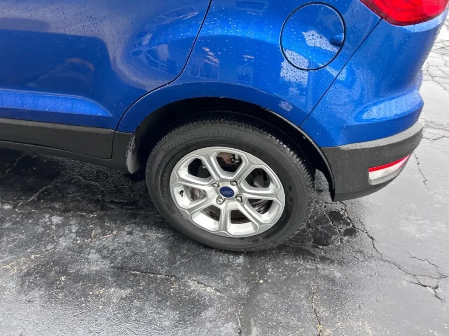 2021 /Ebony Black Cloth Ford EcoSport SE (MAJ3S2GE2MC) with an 1.0L EcoBoost engine, Automatic transmission, located at 141 Commercial Dr, Fredericktown, MO, 63645, (573) 783-6432, 37.570087, -90.320648 - Discover the perfect blend of style, efficiency, and versatility with the 2021 Ford EcoSport SE, now available at Pettus Ford Fredericktown. Whether you are commuting to work, shuttling kids to school, or embarking on weekend adventures, this compact SUV is designed to elevate your lifestyle. Locate - Photo#5