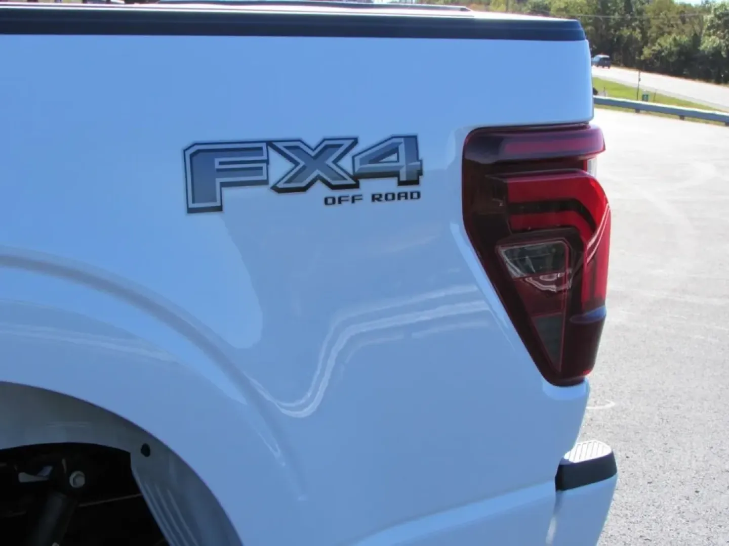 2025 /Black Medium Dark Slate Ford F-150 Lariat (1FTFW5L52SK) with an 5.0L V8 engine, located at 12836 Highway 21, De Soto, MO, 63020, (636) 337-7777, 38.151867, -90.575615 - Are you ready to elevate your adventure game? Whether you're hauling gear for a weekend camping trip or navigating your daily commute, the 2025 Ford F-150 LARIAT is the truck that seamlessly fits into your lifestyle. With its powerful 5.0L V8 engine and robust four-wheel-drive capability, this vehic - Photo#9