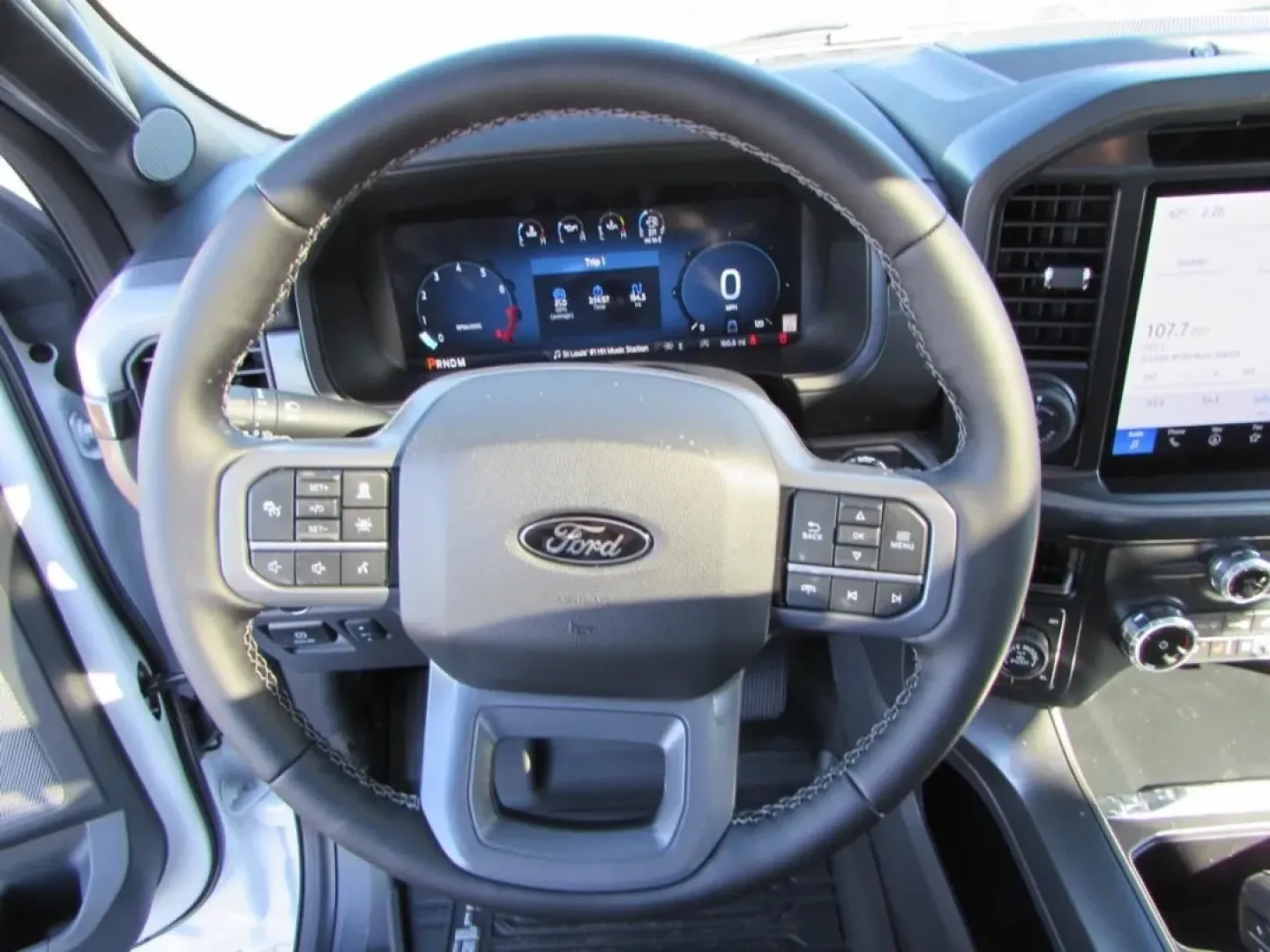 2025 /Black Medium Dark Slate Ford F-150 Lariat (1FTFW5L52SK) with an 5.0L V8 engine, located at 12836 Highway 21, De Soto, MO, 63020, (636) 337-7777, 38.151867, -90.575615 - Are you ready to elevate your adventure game? Whether you're hauling gear for a weekend camping trip or navigating your daily commute, the 2025 Ford F-150 LARIAT is the truck that seamlessly fits into your lifestyle. With its powerful 5.0L V8 engine and robust four-wheel-drive capability, this vehic - Photo#18