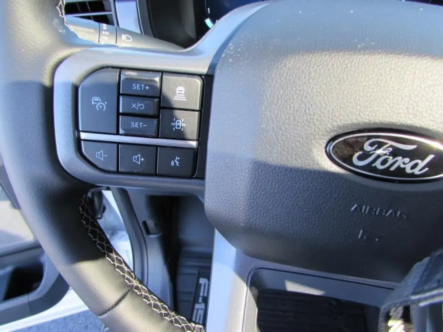 2025 /Black Medium Dark Slate Ford F-150 Lariat (1FTFW5L52SK) with an 5.0L V8 engine, located at 12836 Highway 21, De Soto, MO, 63020, (636) 337-7777, 38.151867, -90.575615 - Are you ready to elevate your adventure game? Whether you're hauling gear for a weekend camping trip or navigating your daily commute, the 2025 Ford F-150 LARIAT is the truck that seamlessly fits into your lifestyle. With its powerful 5.0L V8 engine and robust four-wheel-drive capability, this vehic - Photo#19