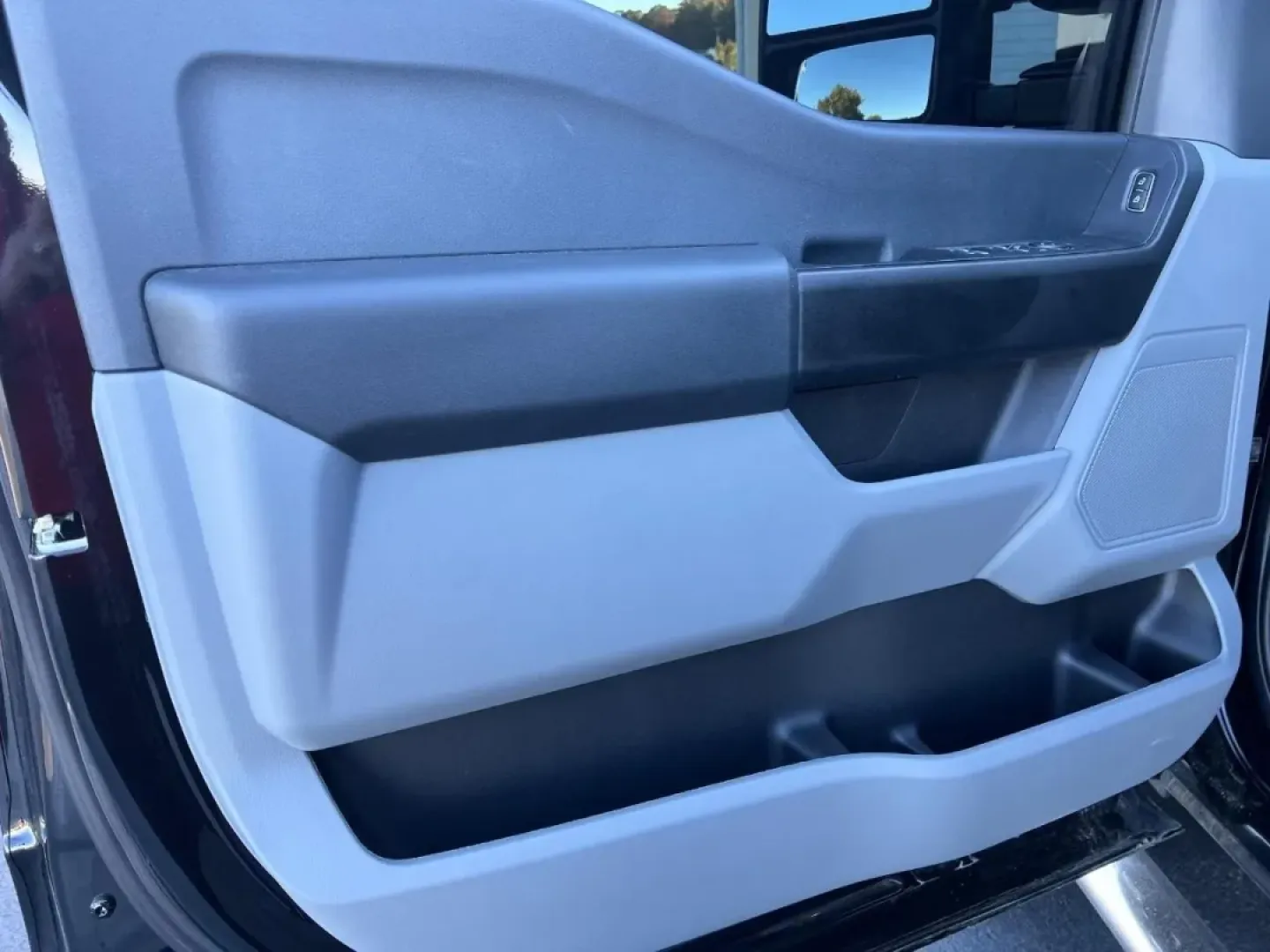 2025 /Medium Dark Slate Cloth Ford F-350SD XL DRW (1FT8W3DT2SE) with an 6.7L engine, located at 970 Woodlawn Dr., Farmington, MO, 63640, (573) 431-7800, 37.825642, -90.468674 - **Unleash Your Adventures with the 2025 Ford Super Duty F-350 DRW!**<br /> <br /> If you're looking for a truck that can handle everything from weekend adventures to challenging workdays, the 2025 Ford Super Duty F-350 DRW is your ultimate partner. This powerhouse truck, boasting a robust 6.7L diese - Photo#12