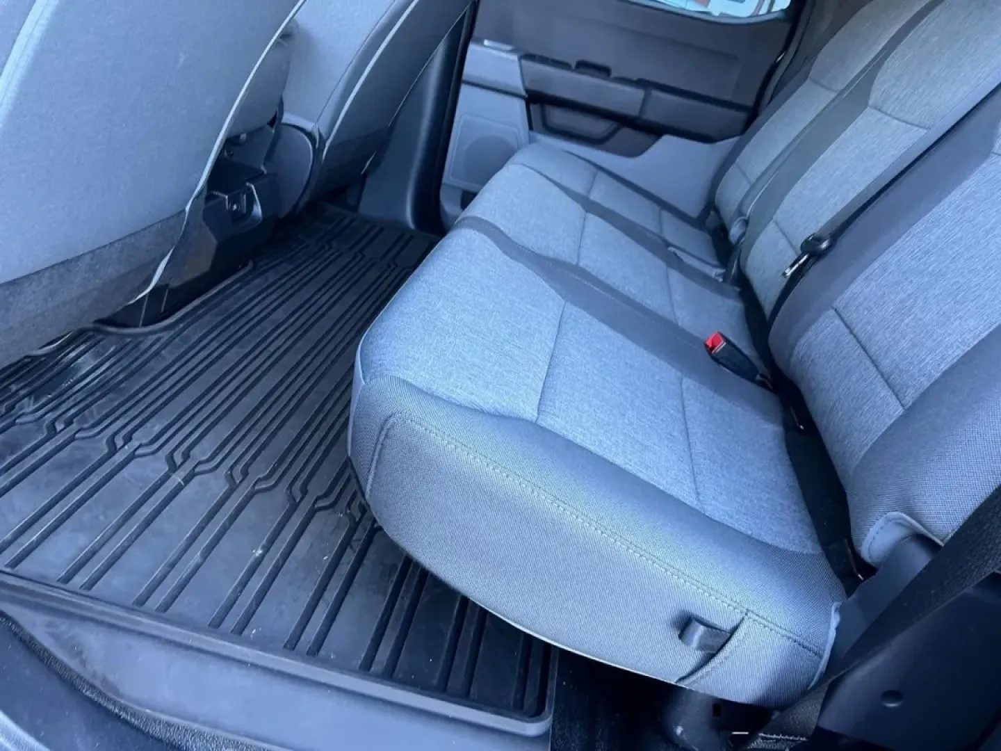 2025 /Medium Dark Slate Cloth Ford F-350SD XL DRW (1FT8W3DT2SE) with an 6.7L engine, located at 970 Woodlawn Dr., Farmington, MO, 63640, (573) 431-7800, 37.825642, -90.468674 - **Unleash Your Adventures with the 2025 Ford Super Duty F-350 DRW!**<br /> <br /> If you're looking for a truck that can handle everything from weekend adventures to challenging workdays, the 2025 Ford Super Duty F-350 DRW is your ultimate partner. This powerhouse truck, boasting a robust 6.7L diese - Photo#23