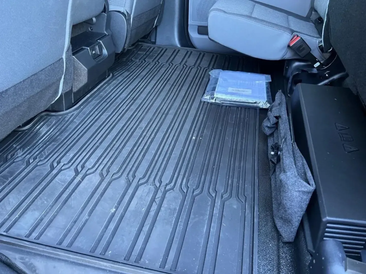 2025 /Medium Dark Slate Cloth Ford F-350SD XL DRW (1FT8W3DT2SE) with an 6.7L engine, located at 970 Woodlawn Dr., Farmington, MO, 63640, (573) 431-7800, 37.825642, -90.468674 - **Unleash Your Adventures with the 2025 Ford Super Duty F-350 DRW!**<br /> <br /> If you're looking for a truck that can handle everything from weekend adventures to challenging workdays, the 2025 Ford Super Duty F-350 DRW is your ultimate partner. This powerhouse truck, boasting a robust 6.7L diese - Photo#26