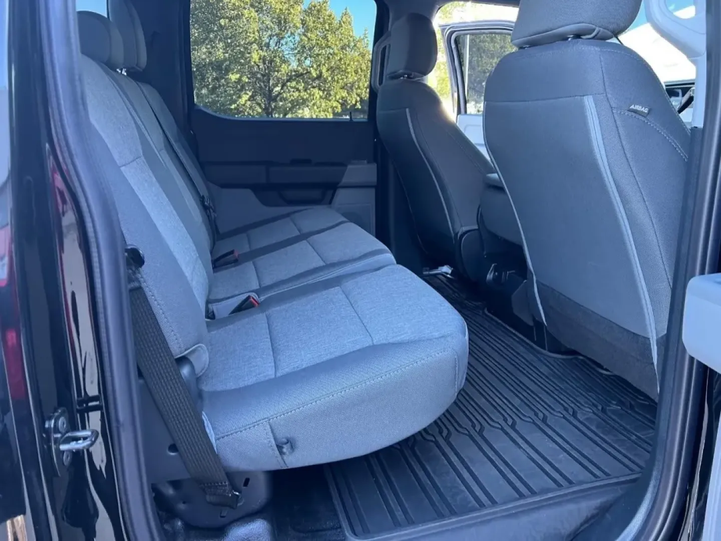 2025 /Medium Dark Slate Cloth Ford F-350SD XL DRW (1FT8W3DT2SE) with an 6.7L engine, located at 970 Woodlawn Dr., Farmington, MO, 63640, (573) 431-7800, 37.825642, -90.468674 - **Unleash Your Adventures with the 2025 Ford Super Duty F-350 DRW!**<br /> <br /> If you're looking for a truck that can handle everything from weekend adventures to challenging workdays, the 2025 Ford Super Duty F-350 DRW is your ultimate partner. This powerhouse truck, boasting a robust 6.7L diese - Photo#27
