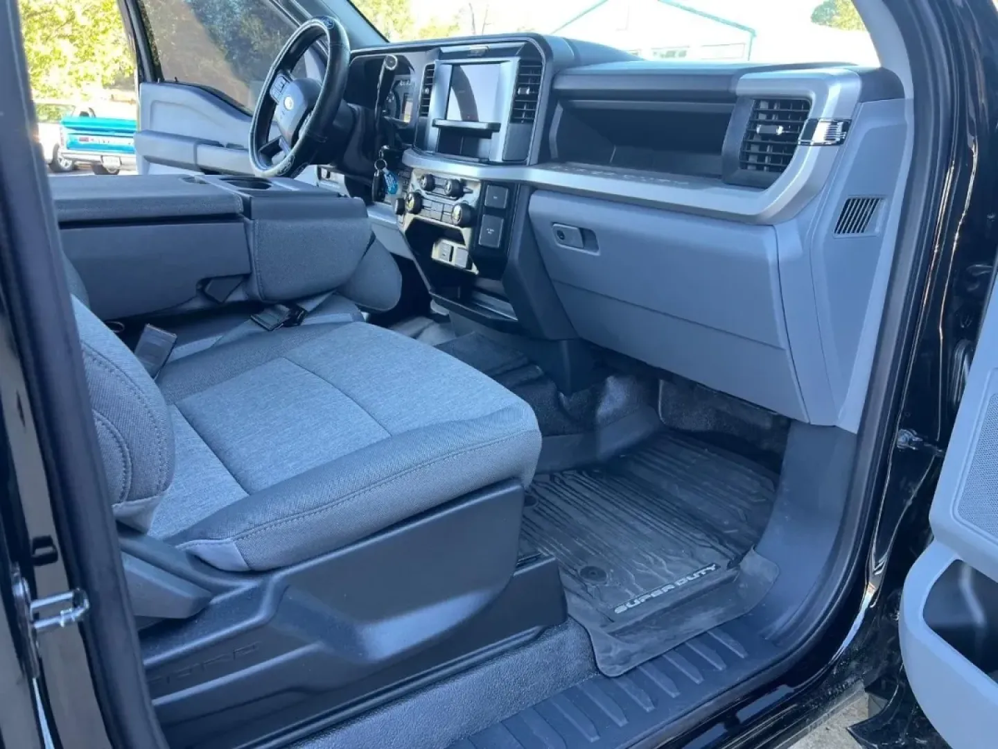 2025 /Medium Dark Slate Cloth Ford F-350SD XL DRW (1FT8W3DT2SE) with an 6.7L engine, located at 970 Woodlawn Dr., Farmington, MO, 63640, (573) 431-7800, 37.825642, -90.468674 - **Unleash Your Adventures with the 2025 Ford Super Duty F-350 DRW!**<br /> <br /> If you're looking for a truck that can handle everything from weekend adventures to challenging workdays, the 2025 Ford Super Duty F-350 DRW is your ultimate partner. This powerhouse truck, boasting a robust 6.7L diese - Photo#29