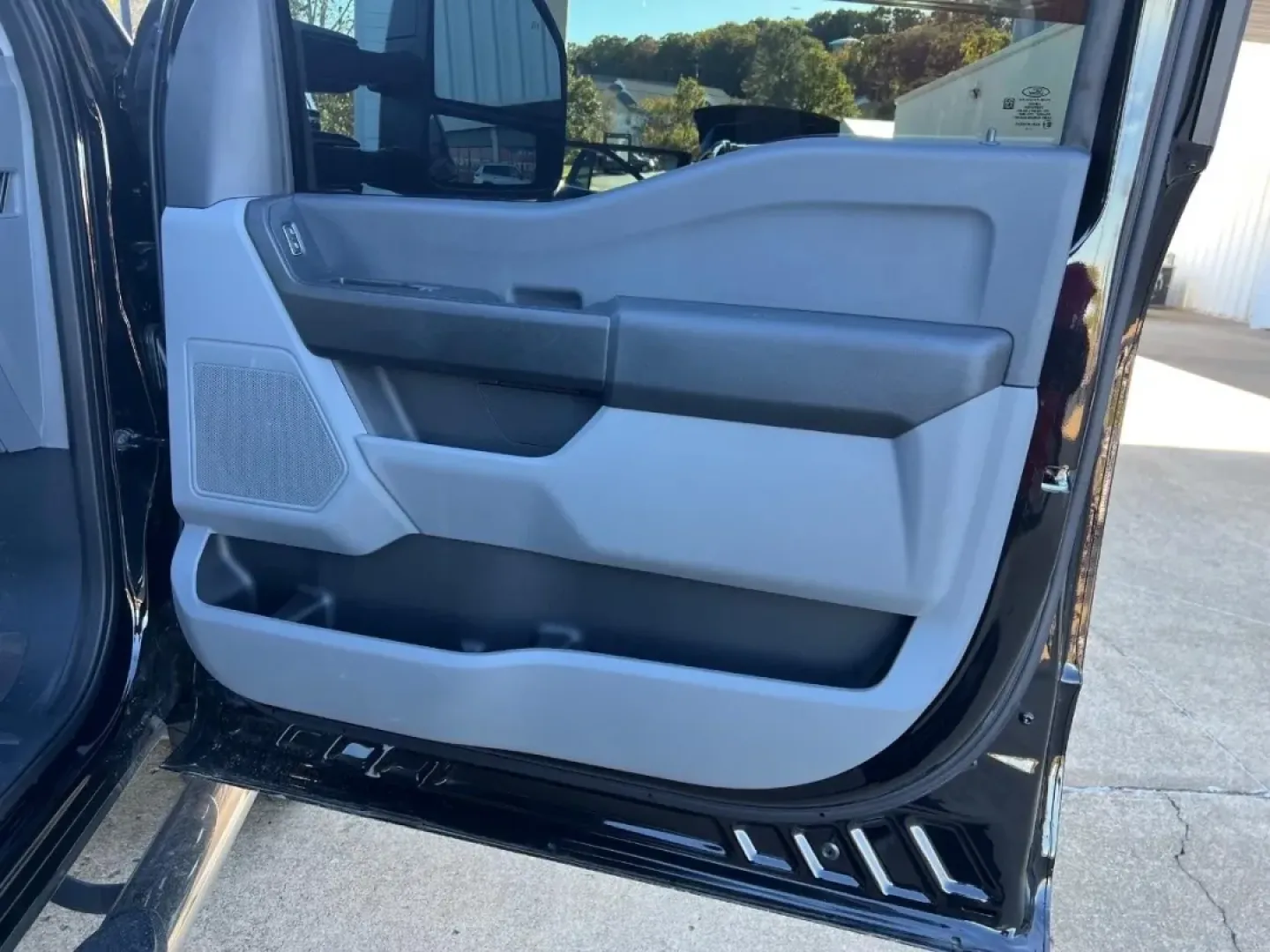 2025 /Medium Dark Slate Cloth Ford F-350SD XL DRW (1FT8W3DT2SE) with an 6.7L engine, located at 970 Woodlawn Dr., Farmington, MO, 63640, (573) 431-7800, 37.825642, -90.468674 - **Unleash Your Adventures with the 2025 Ford Super Duty F-350 DRW!**<br /> <br /> If you're looking for a truck that can handle everything from weekend adventures to challenging workdays, the 2025 Ford Super Duty F-350 DRW is your ultimate partner. This powerhouse truck, boasting a robust 6.7L diese - Photo#30