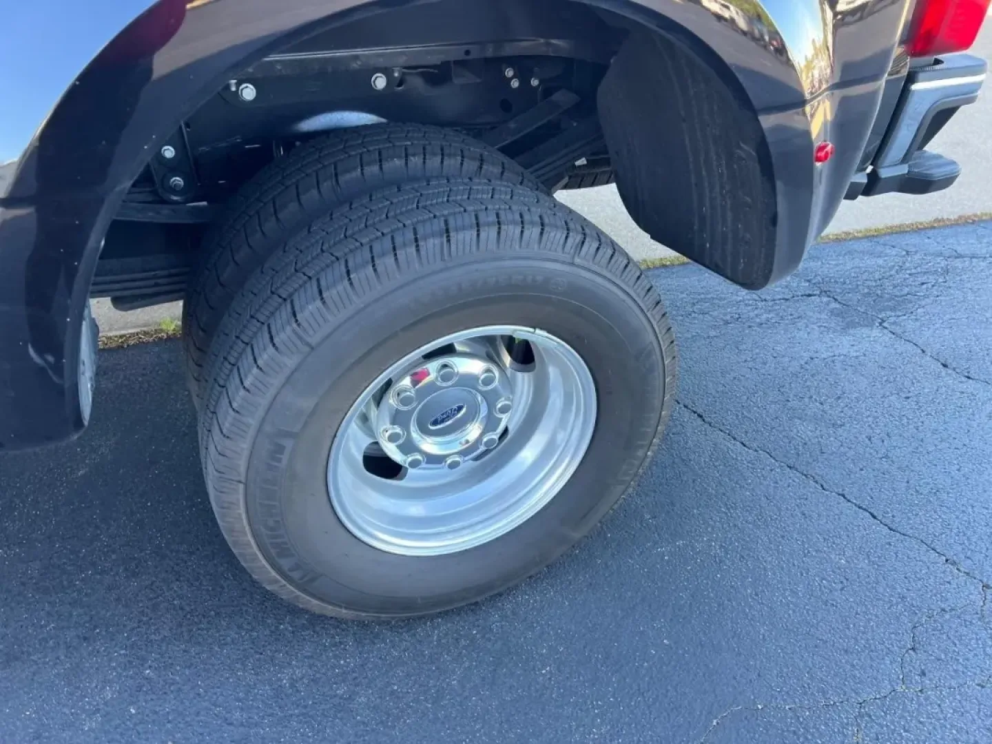 2025 /Medium Dark Slate Cloth Ford F-350SD XL DRW (1FT8W3DT2SE) with an 6.7L engine, located at 970 Woodlawn Dr., Farmington, MO, 63640, (573) 431-7800, 37.825642, -90.468674 - **Unleash Your Adventures with the 2025 Ford Super Duty F-350 DRW!**<br /> <br /> If you're looking for a truck that can handle everything from weekend adventures to challenging workdays, the 2025 Ford Super Duty F-350 DRW is your ultimate partner. This powerhouse truck, boasting a robust 6.7L diese - Photo#4