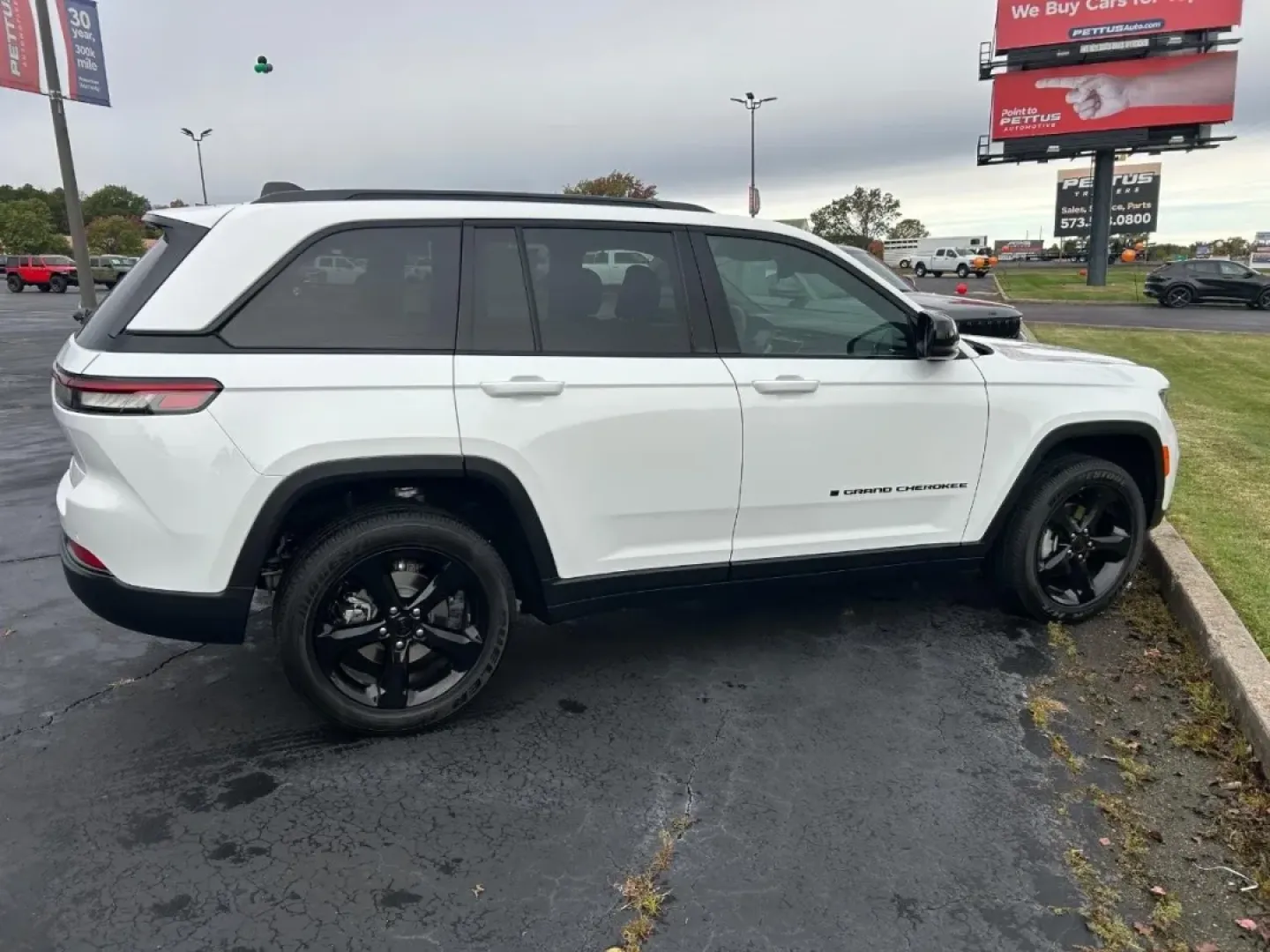 2025 Jeep Grand Cherokee Altitude X (1C4RJHAG0S8) with an 3.6L V6 24V VVT UPG I engine, Automatic transmission, located at 970 Woodlawn Dr., Farmington, MO, 63640, (573) 431-7800, 37.825642, -90.468674 - **Unleash Your Adventures with the 2025 Jeep Grand Cherokee!**<br /> <br /> Are you ready to elevate your lifestyle with a vehicle that seamlessly blends comfort, capability, and style? The 2025 Jeep Grand Cherokee is designed for those who embrace adventure, whether you're navigating the urban land - Photo#5