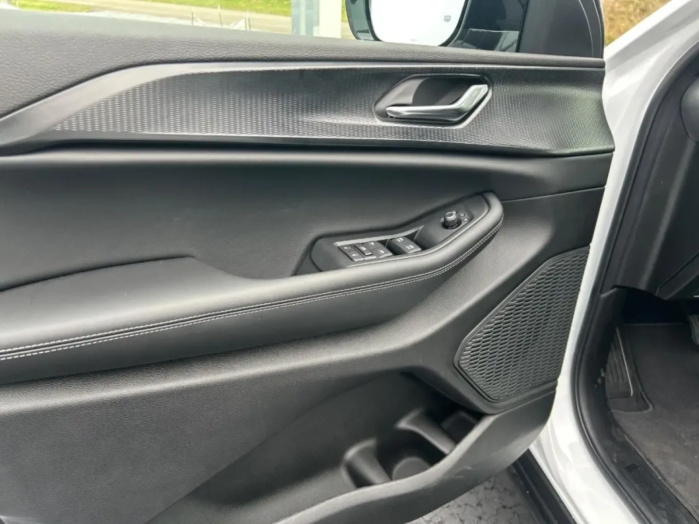 2025 Jeep Grand Cherokee Altitude X (1C4RJHAG0S8) with an 3.6L V6 24V VVT UPG I engine, Automatic transmission, located at 970 Woodlawn Dr., Farmington, MO, 63640, (573) 431-7800, 37.825642, -90.468674 - **Unleash Your Adventures with the 2025 Jeep Grand Cherokee!**<br /> <br /> Are you ready to elevate your lifestyle with a vehicle that seamlessly blends comfort, capability, and style? The 2025 Jeep Grand Cherokee is designed for those who embrace adventure, whether you're navigating the urban land - Photo#11