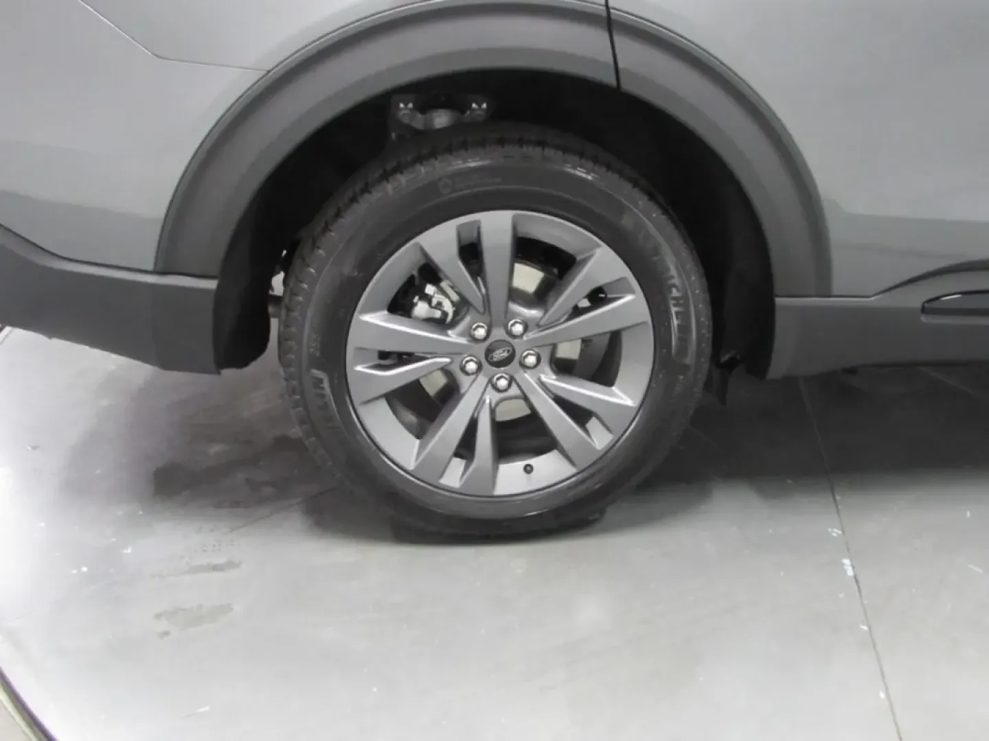 2026 /Dark Space Gray Ford Explorer Active (1FMUK8DH9TG) with an 2.3L EcoBoost I-4 engine, Automatic transmission, located at 12836 Highway 21, De Soto, MO, 63020, (636) 337-7777, 38.151867, -90.575615 - Are you ready to embark on your next adventure? Whether it's a weekend getaway with friends, a family road trip, or daily commutes through De Soto and beyond, the 2026 Ford Explorer Active is designed to elevate every journey. With its striking Carb Gray exterior and versatile four-wheel-drive capab - Photo#9