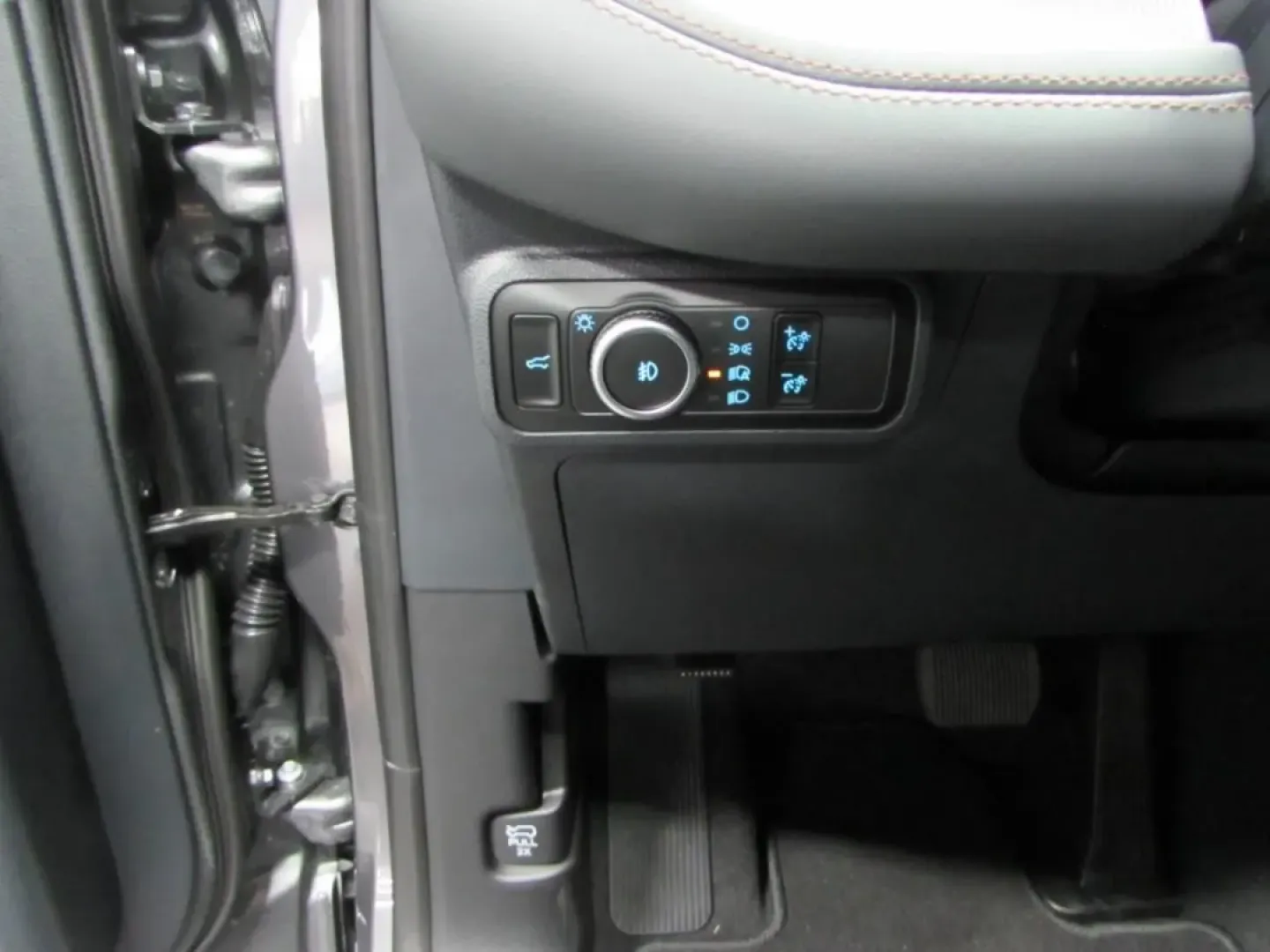 2026 /Dark Space Gray Ford Explorer Active (1FMUK8DH9TG) with an 2.3L EcoBoost I-4 engine, Automatic transmission, located at 12836 Highway 21, De Soto, MO, 63020, (636) 337-7777, 38.151867, -90.575615 - Are you ready to embark on your next adventure? Whether it's a weekend getaway with friends, a family road trip, or daily commutes through De Soto and beyond, the 2026 Ford Explorer Active is designed to elevate every journey. With its striking Carb Gray exterior and versatile four-wheel-drive capab - Photo#13