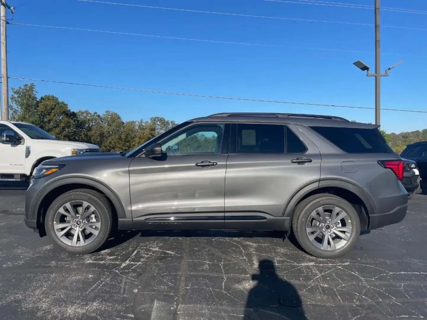 2026 /Dark Space Gray Ford Explorer Active (1FMUK8DH9TG) with an 2.3L EcoBoost I-4 engine, Automatic transmission, located at 12836 Highway 21, De Soto, MO, 63020, (636) 337-7777, 38.151867, -90.575615 - Are you ready to embark on your next adventure? Whether it's a weekend getaway with friends, a family road trip, or daily commutes through De Soto and beyond, the 2026 Ford Explorer Active is designed to elevate every journey. With its striking Carb Gray exterior and versatile four-wheel-drive capab - Photo#1