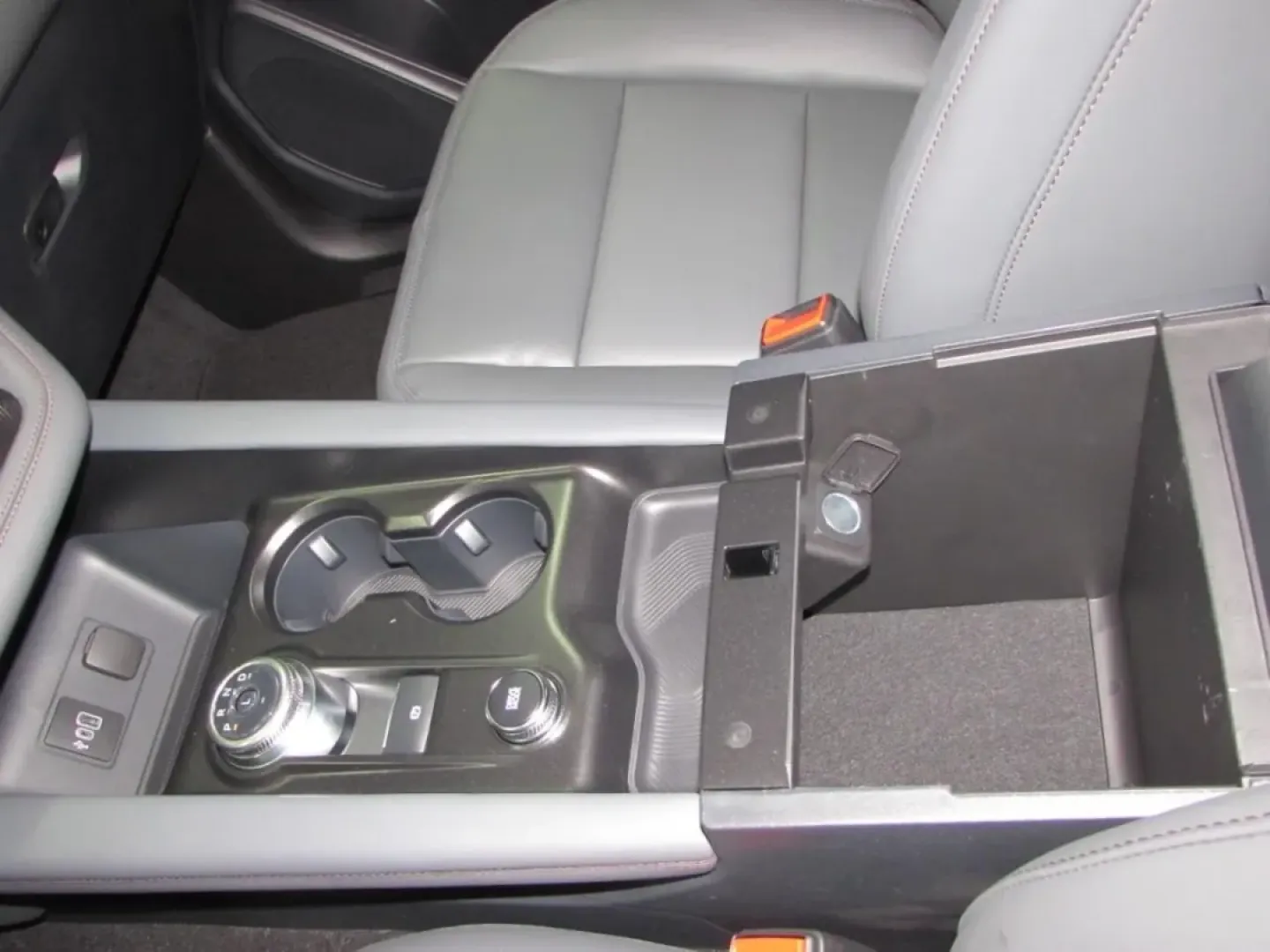 2026 /Dark Space Gray Ford Explorer Active (1FMUK8DH9TG) with an 2.3L EcoBoost I-4 engine, Automatic transmission, located at 12836 Highway 21, De Soto, MO, 63020, (636) 337-7777, 38.151867, -90.575615 - Are you ready to embark on your next adventure? Whether it's a weekend getaway with friends, a family road trip, or daily commutes through De Soto and beyond, the 2026 Ford Explorer Active is designed to elevate every journey. With its striking Carb Gray exterior and versatile four-wheel-drive capab - Photo#21