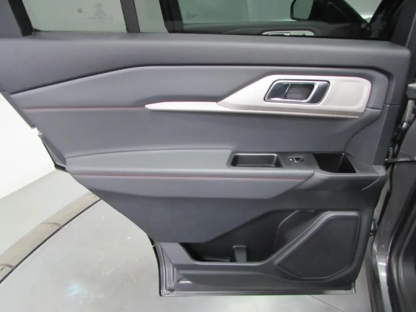 2026 /Dark Space Gray Ford Explorer Active (1FMUK8DH9TG) with an 2.3L EcoBoost I-4 engine, Automatic transmission, located at 12836 Highway 21, De Soto, MO, 63020, (636) 337-7777, 38.151867, -90.575615 - Are you ready to embark on your next adventure? Whether it's a weekend getaway with friends, a family road trip, or daily commutes through De Soto and beyond, the 2026 Ford Explorer Active is designed to elevate every journey. With its striking Carb Gray exterior and versatile four-wheel-drive capab - Photo#23