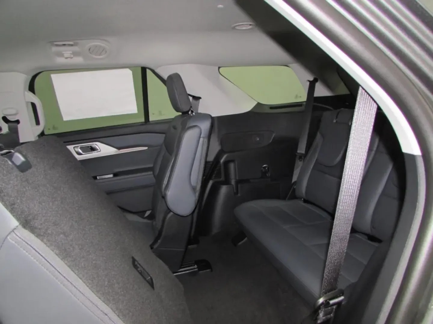 2026 /Dark Space Gray Ford Explorer Active (1FMUK8DH9TG) with an 2.3L EcoBoost I-4 engine, Automatic transmission, located at 12836 Highway 21, De Soto, MO, 63020, (636) 337-7777, 38.151867, -90.575615 - Are you ready to embark on your next adventure? Whether it's a weekend getaway with friends, a family road trip, or daily commutes through De Soto and beyond, the 2026 Ford Explorer Active is designed to elevate every journey. With its striking Carb Gray exterior and versatile four-wheel-drive capab - Photo#26