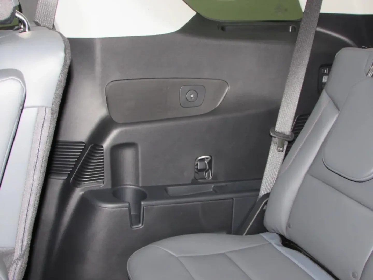 2026 /Dark Space Gray Ford Explorer Active (1FMUK8DH9TG) with an 2.3L EcoBoost I-4 engine, Automatic transmission, located at 12836 Highway 21, De Soto, MO, 63020, (636) 337-7777, 38.151867, -90.575615 - Are you ready to embark on your next adventure? Whether it's a weekend getaway with friends, a family road trip, or daily commutes through De Soto and beyond, the 2026 Ford Explorer Active is designed to elevate every journey. With its striking Carb Gray exterior and versatile four-wheel-drive capab - Photo#27