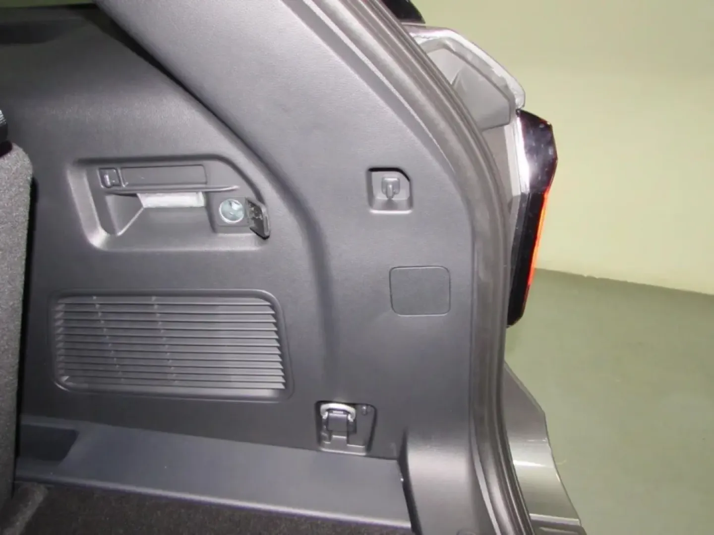 2026 /Dark Space Gray Ford Explorer Active (1FMUK8DH9TG) with an 2.3L EcoBoost I-4 engine, Automatic transmission, located at 12836 Highway 21, De Soto, MO, 63020, (636) 337-7777, 38.151867, -90.575615 - Are you ready to embark on your next adventure? Whether it's a weekend getaway with friends, a family road trip, or daily commutes through De Soto and beyond, the 2026 Ford Explorer Active is designed to elevate every journey. With its striking Carb Gray exterior and versatile four-wheel-drive capab - Photo#30