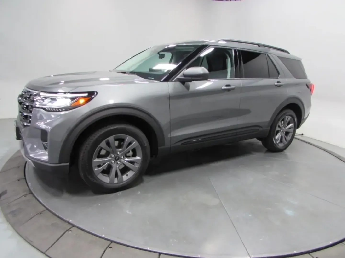 2026 /Dark Space Gray Ford Explorer Active (1FMUK8DH9TG) with an 2.3L EcoBoost I-4 engine, Automatic transmission, located at 12836 Highway 21, De Soto, MO, 63020, (636) 337-7777, 38.151867, -90.575615 - Are you ready to embark on your next adventure? Whether it's a weekend getaway with friends, a family road trip, or daily commutes through De Soto and beyond, the 2026 Ford Explorer Active is designed to elevate every journey. With its striking Carb Gray exterior and versatile four-wheel-drive capab - Photo#3