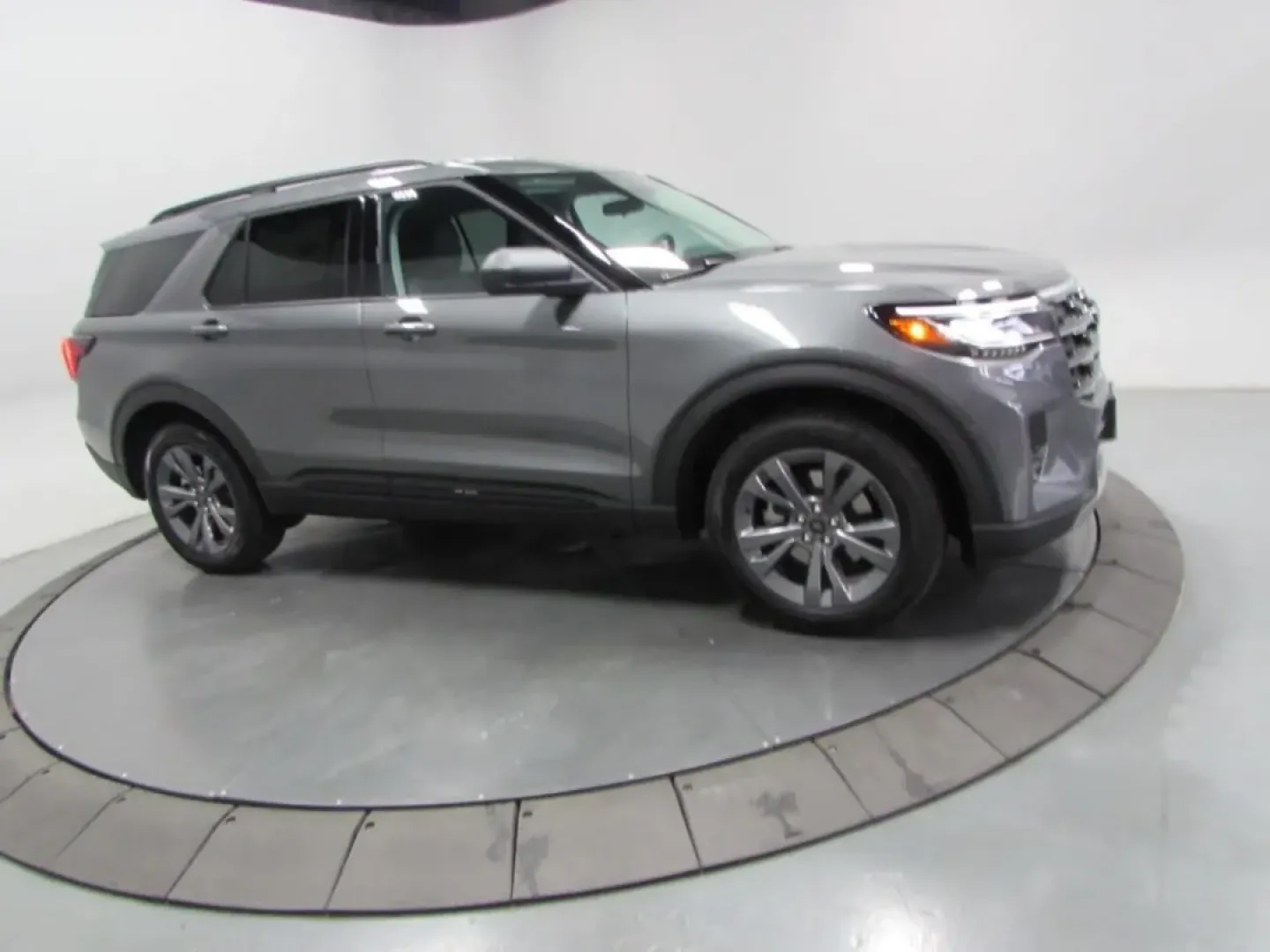 2026 /Dark Space Gray Ford Explorer Active (1FMUK8DH9TG) with an 2.3L EcoBoost I-4 engine, Automatic transmission, located at 12836 Highway 21, De Soto, MO, 63020, (636) 337-7777, 38.151867, -90.575615 - Are you ready to embark on your next adventure? Whether it's a weekend getaway with friends, a family road trip, or daily commutes through De Soto and beyond, the 2026 Ford Explorer Active is designed to elevate every journey. With its striking Carb Gray exterior and versatile four-wheel-drive capab - Photo#4