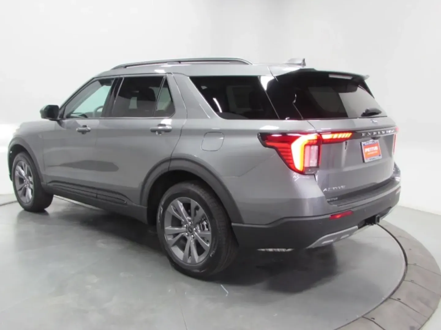 2026 /Dark Space Gray Ford Explorer Active (1FMUK8DH9TG) with an 2.3L EcoBoost I-4 engine, Automatic transmission, located at 12836 Highway 21, De Soto, MO, 63020, (636) 337-7777, 38.151867, -90.575615 - Are you ready to embark on your next adventure? Whether it's a weekend getaway with friends, a family road trip, or daily commutes through De Soto and beyond, the 2026 Ford Explorer Active is designed to elevate every journey. With its striking Carb Gray exterior and versatile four-wheel-drive capab - Photo#5