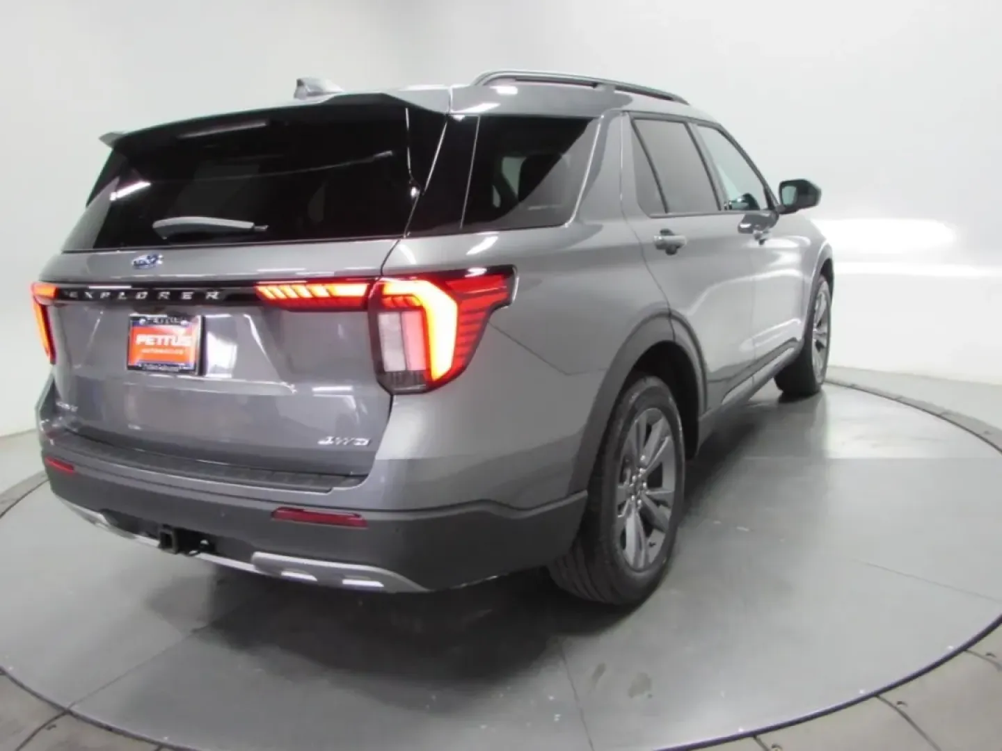 2026 /Dark Space Gray Ford Explorer Active (1FMUK8DH9TG) with an 2.3L EcoBoost I-4 engine, Automatic transmission, located at 12836 Highway 21, De Soto, MO, 63020, (636) 337-7777, 38.151867, -90.575615 - Are you ready to embark on your next adventure? Whether it's a weekend getaway with friends, a family road trip, or daily commutes through De Soto and beyond, the 2026 Ford Explorer Active is designed to elevate every journey. With its striking Carb Gray exterior and versatile four-wheel-drive capab - Photo#7