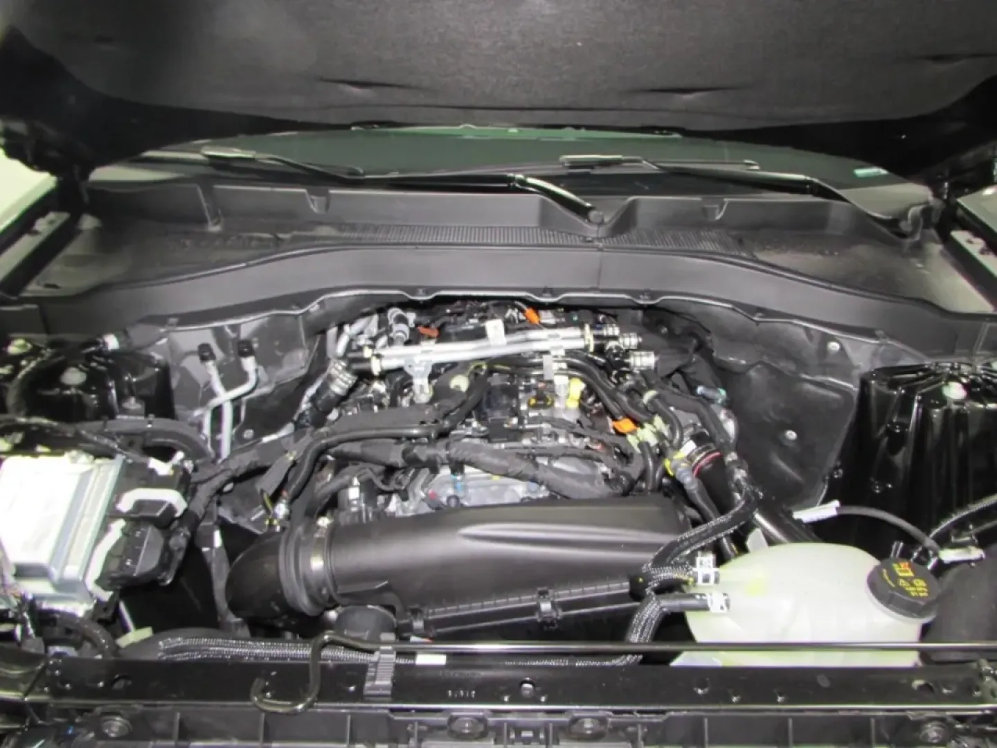 2026 /Dark Space Gray Ford Explorer Active (1FMUK8DH9TG) with an 2.3L EcoBoost I-4 engine, Automatic transmission, located at 12836 Highway 21, De Soto, MO, 63020, (636) 337-7777, 38.151867, -90.575615 - Are you ready to embark on your next adventure? Whether it's a weekend getaway with friends, a family road trip, or daily commutes through De Soto and beyond, the 2026 Ford Explorer Active is designed to elevate every journey. With its striking Carb Gray exterior and versatile four-wheel-drive capab - Photo#8